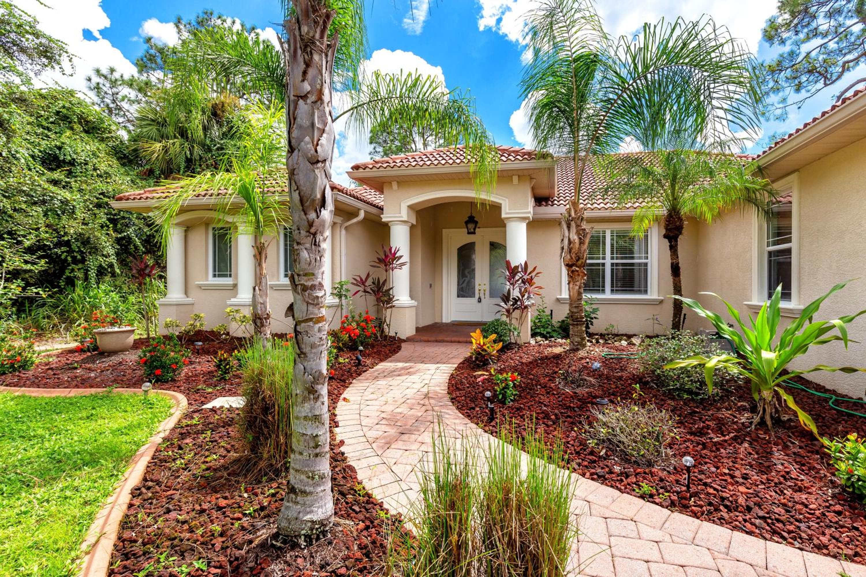 #2 Luxurious 4 bedroom 3 bathroom house with large heated pool in North Port