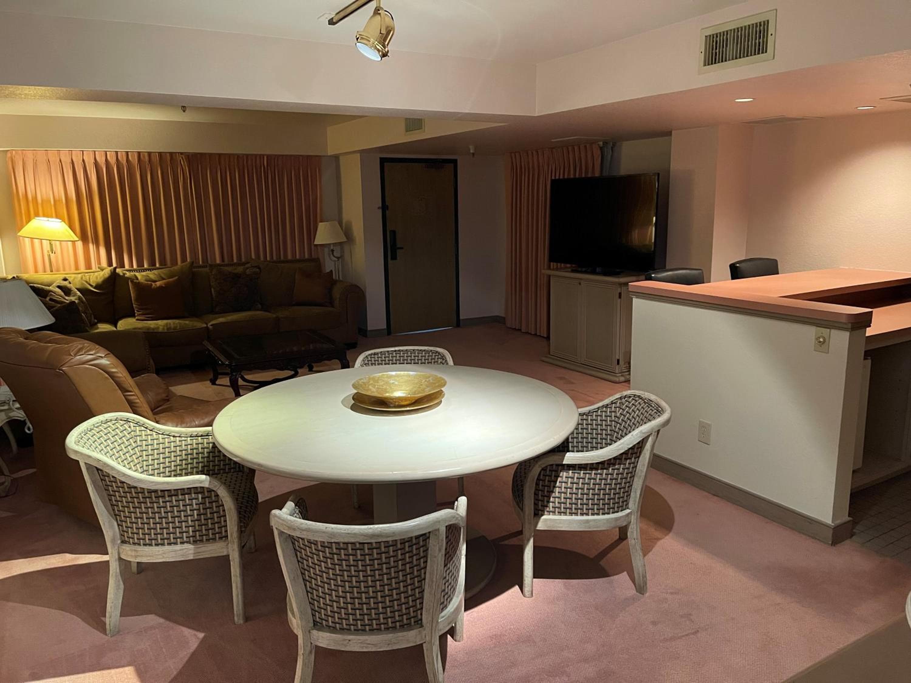 Ramada by Wyndham Viscount Suites Tucson East