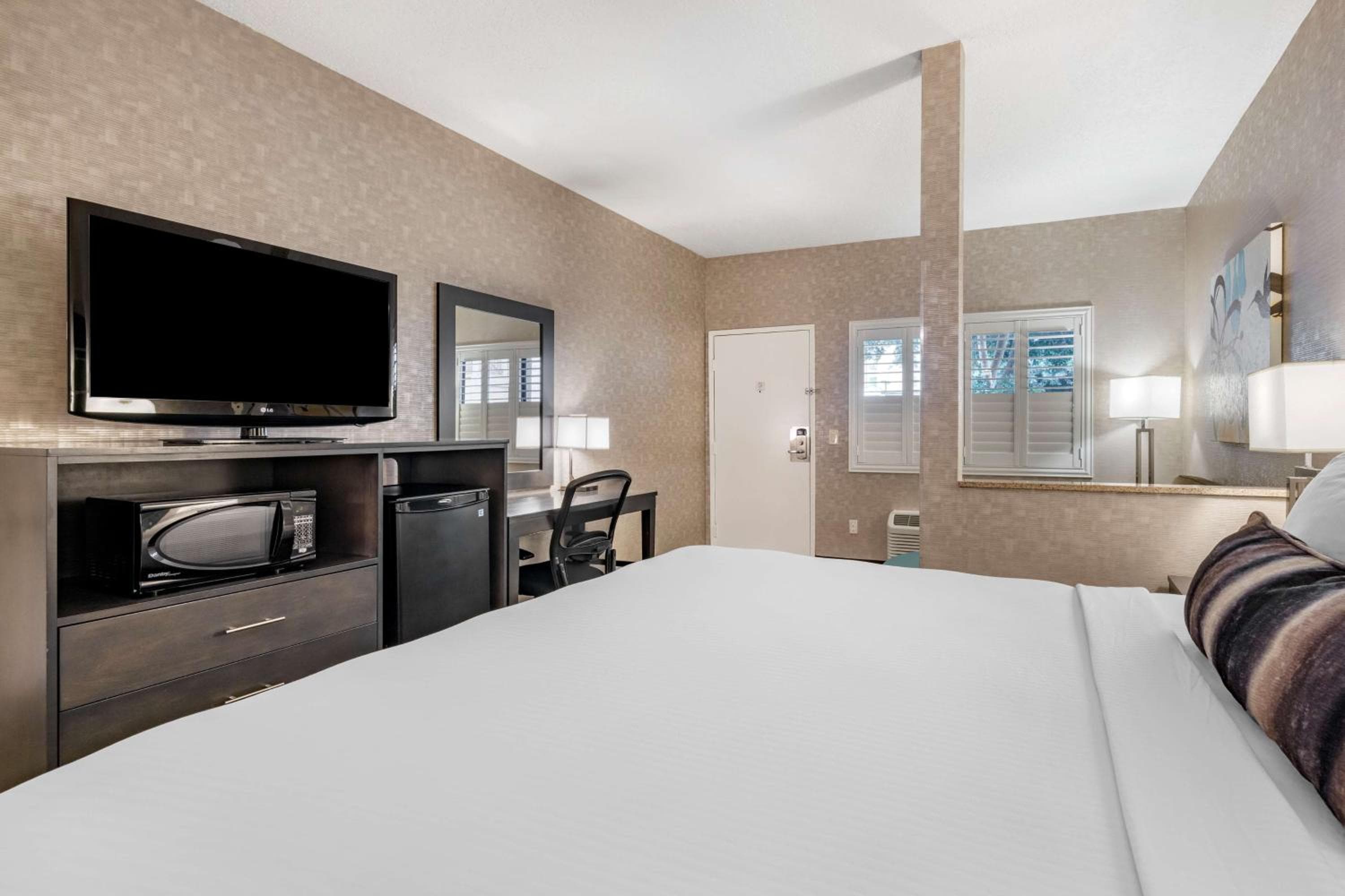 Best Western Plus Park Place Inn - Mini Suites