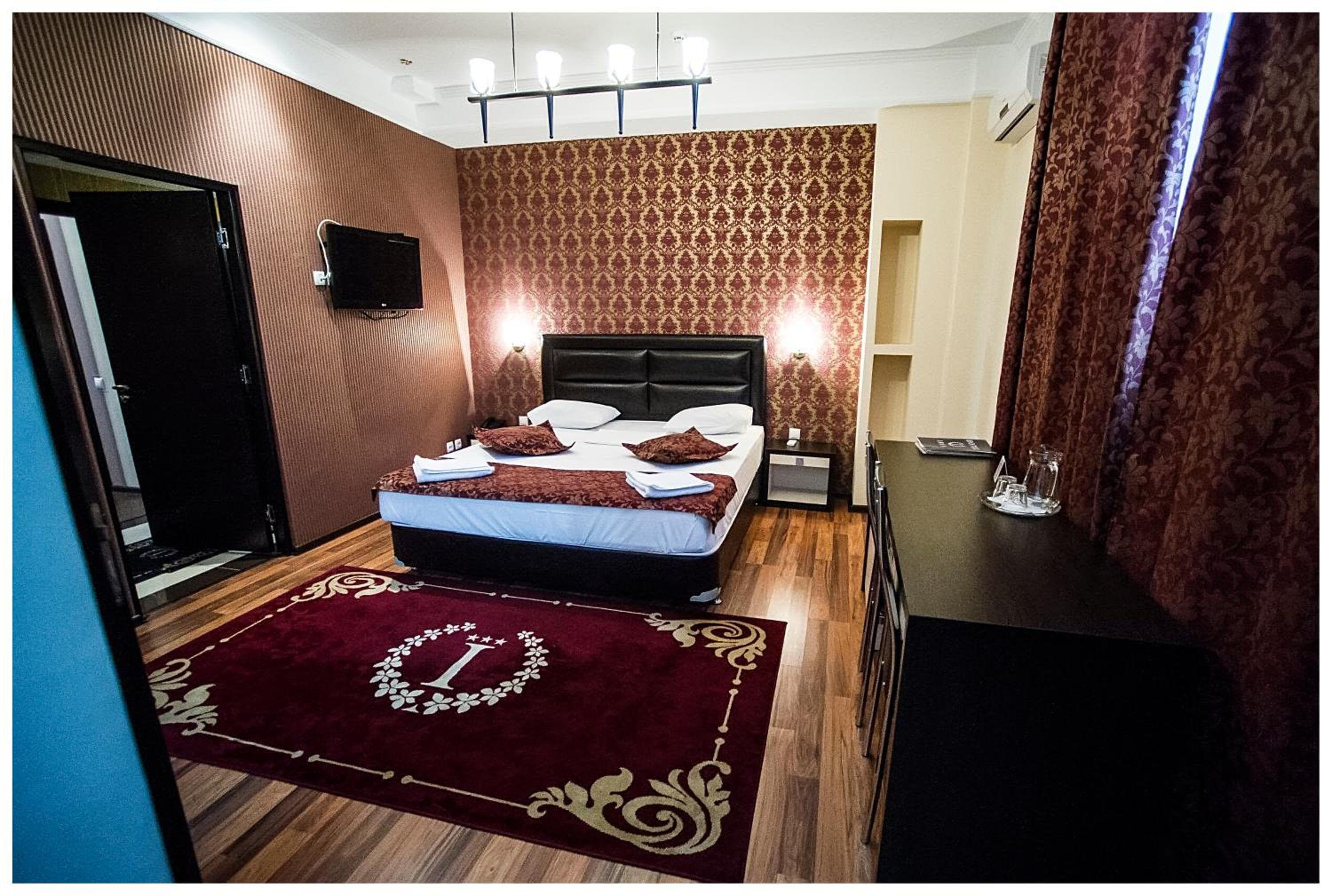 IRIS Hotel