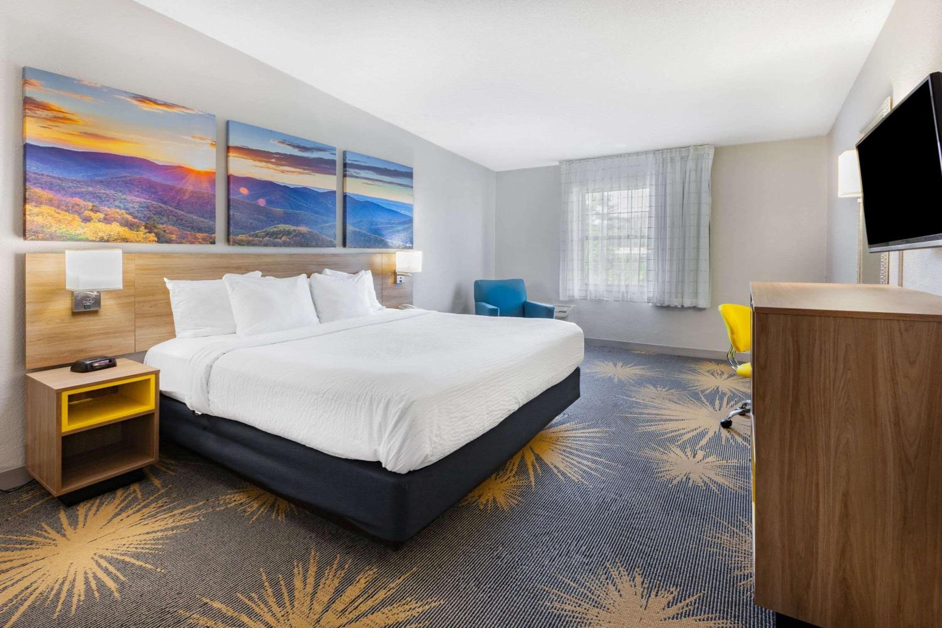 Days Inn by Wyndham Roanoke Hollins Near I-81