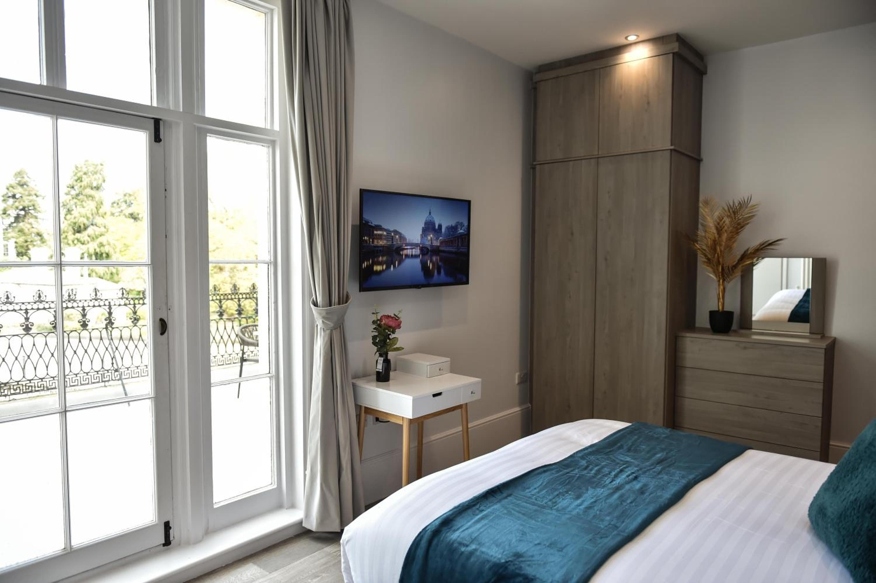 Victoria Colonnade Aparthotel