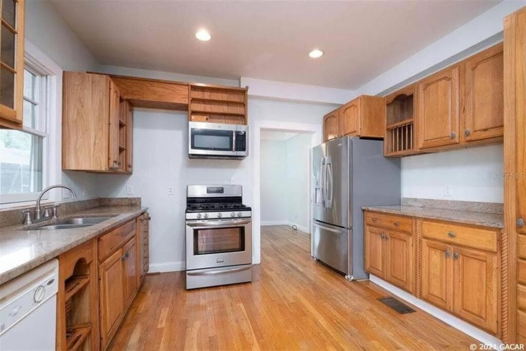 University House - 8 Bedrooms Walk to UF / Stadium