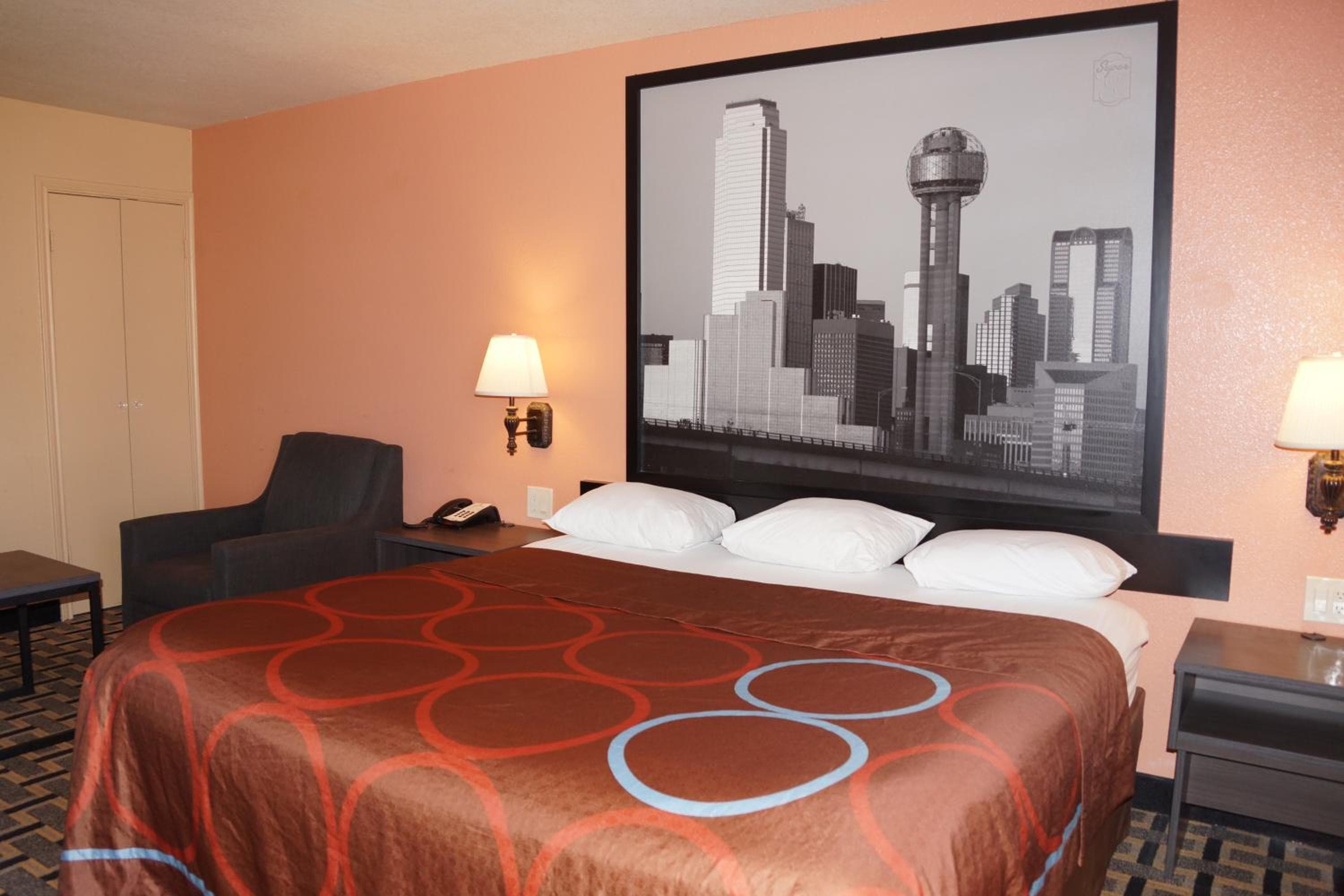 Super 8 by Wyndham Farmers Branch/North Dallas