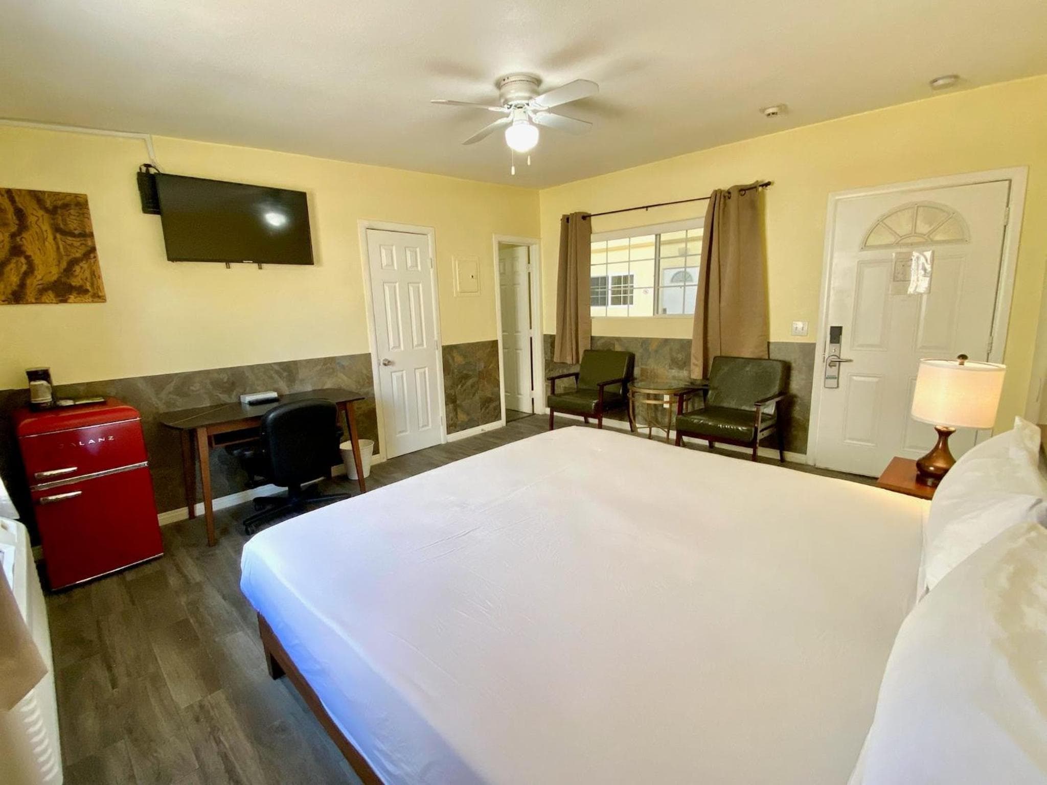 Europa Inn & Suites