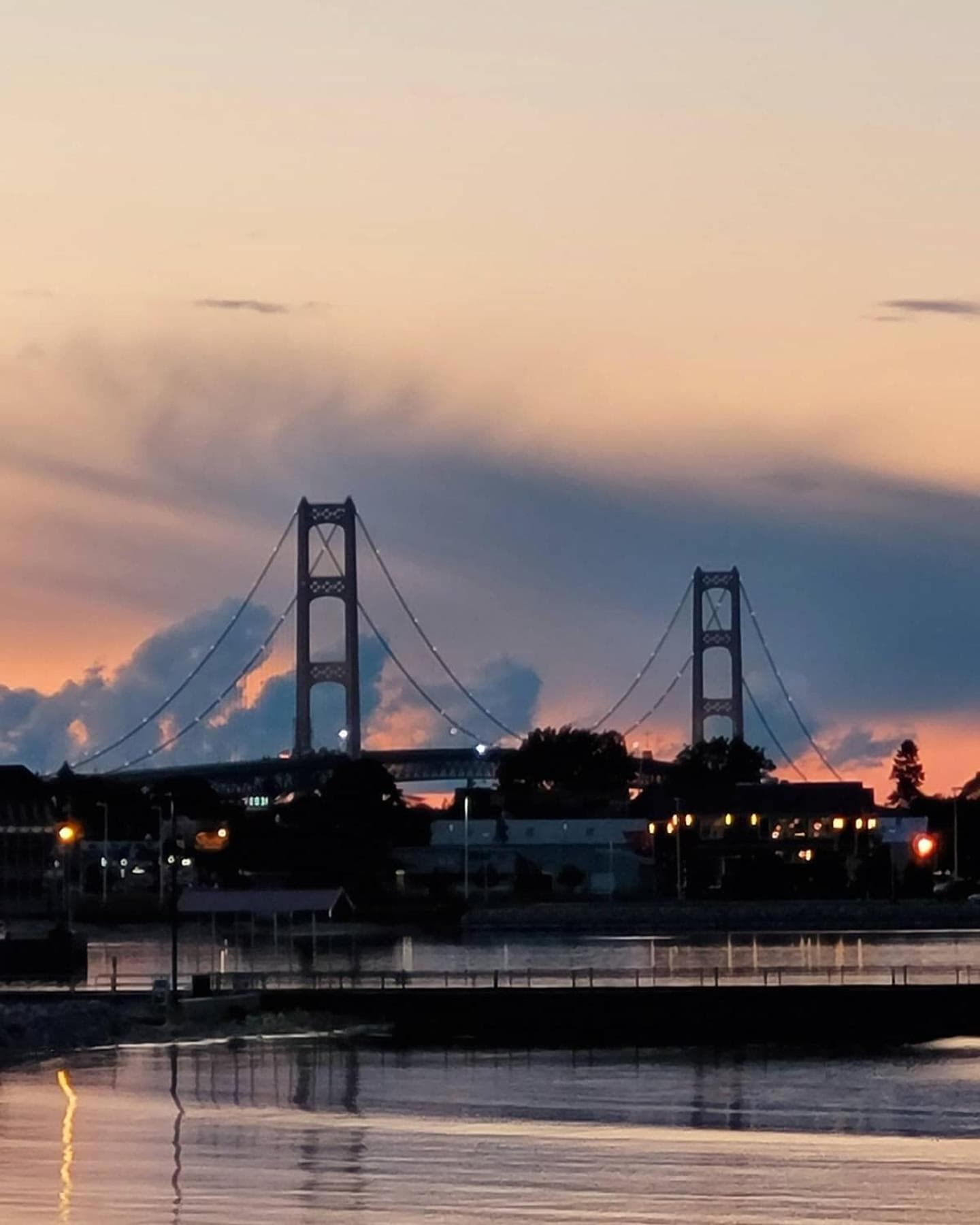 Mackinaw Beach and Bay Inn & Suites