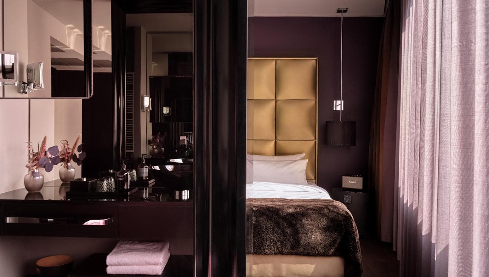 Roomers Frankfurt Central, Autograph Collection