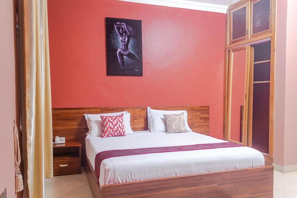 Triple Hill Hotel