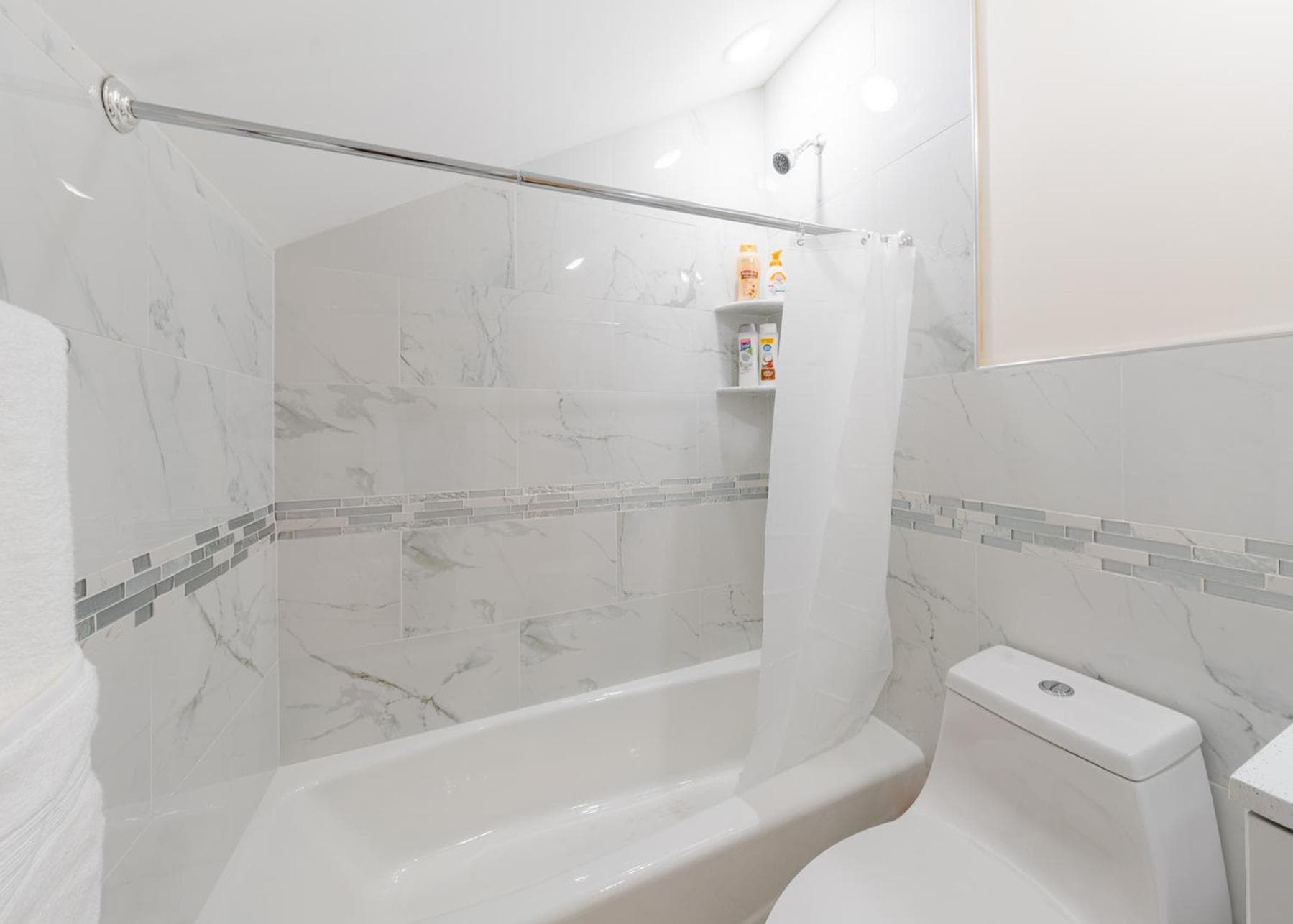 Bright 3BR Quincy Townhouse w Laundry, Bathtub & Near Red Line 41