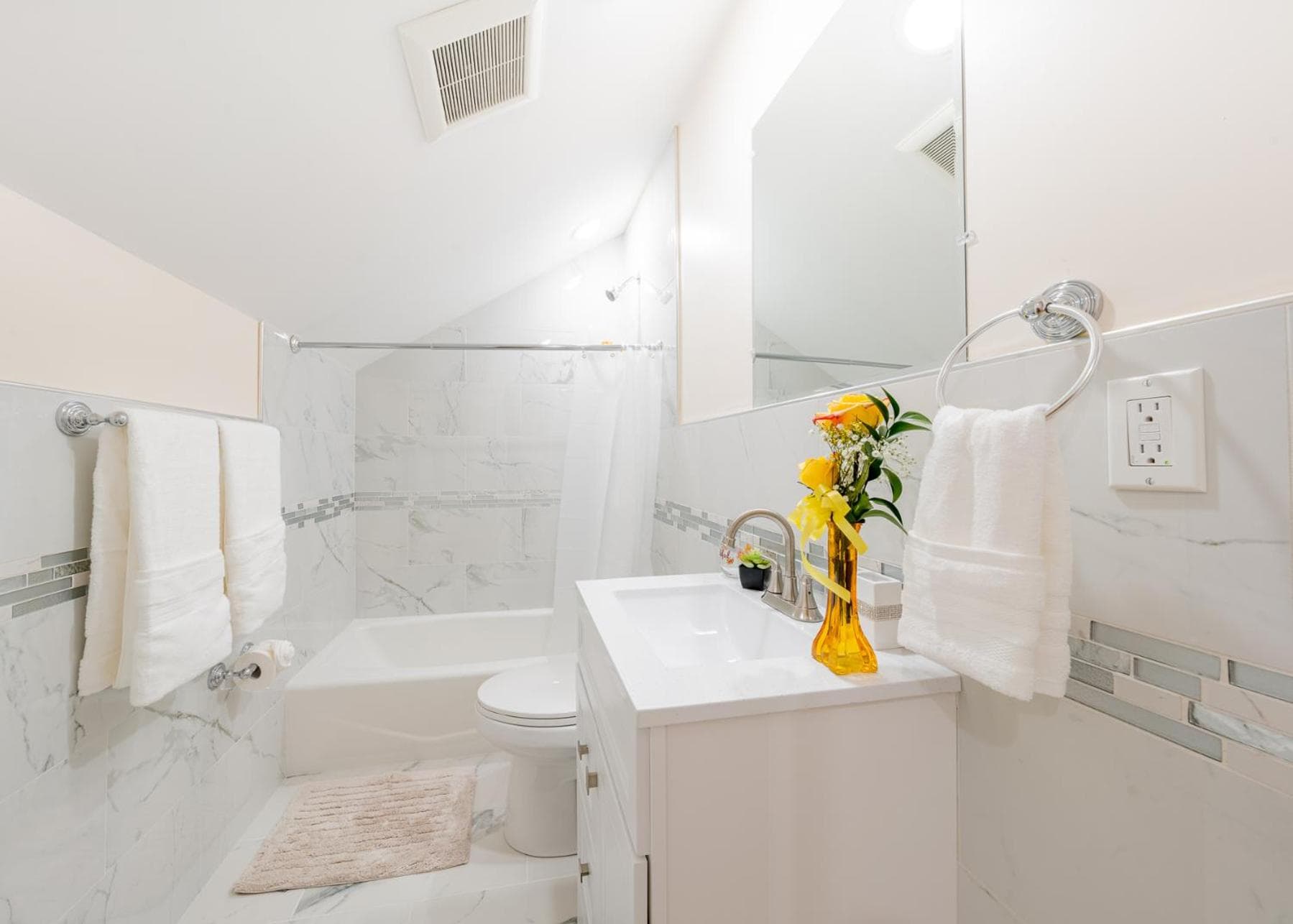 Bright 3BR Quincy Townhouse w Laundry, Bathtub & Near Red Line 41