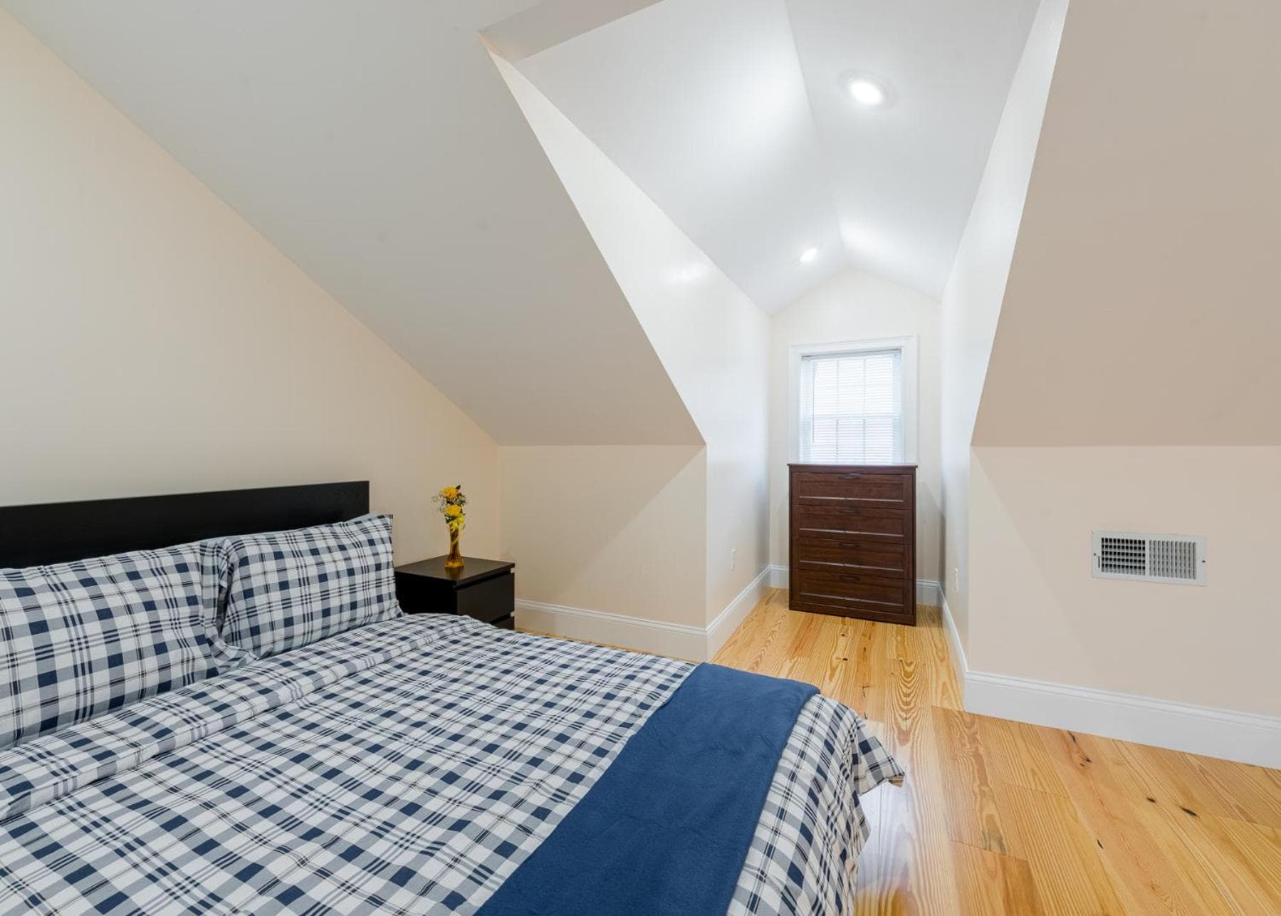 Bright 3BR Quincy Townhouse w Laundry, Bathtub & Near Red Line 41