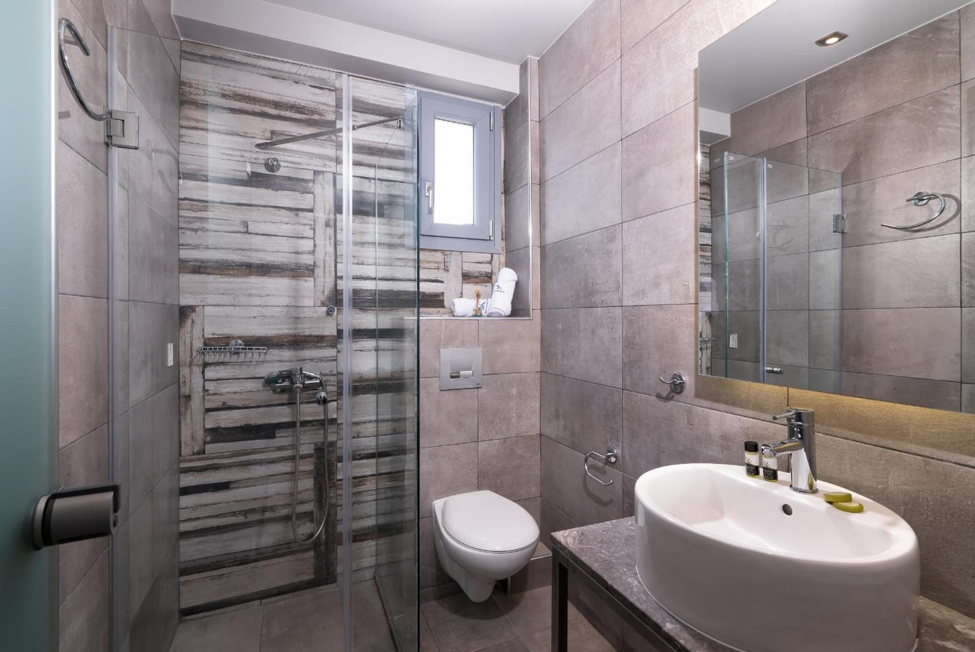 SKS Luxury Suites & Rooms