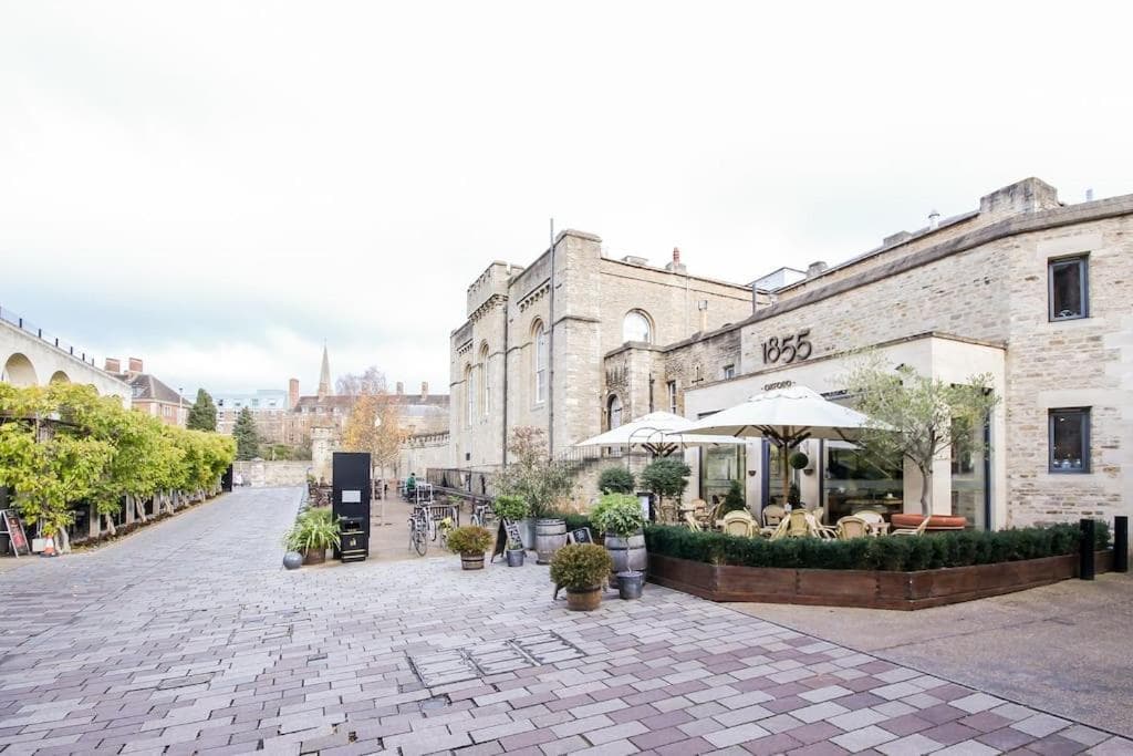 Oxfordshire Living - The Tolkien Apartment - Oxford