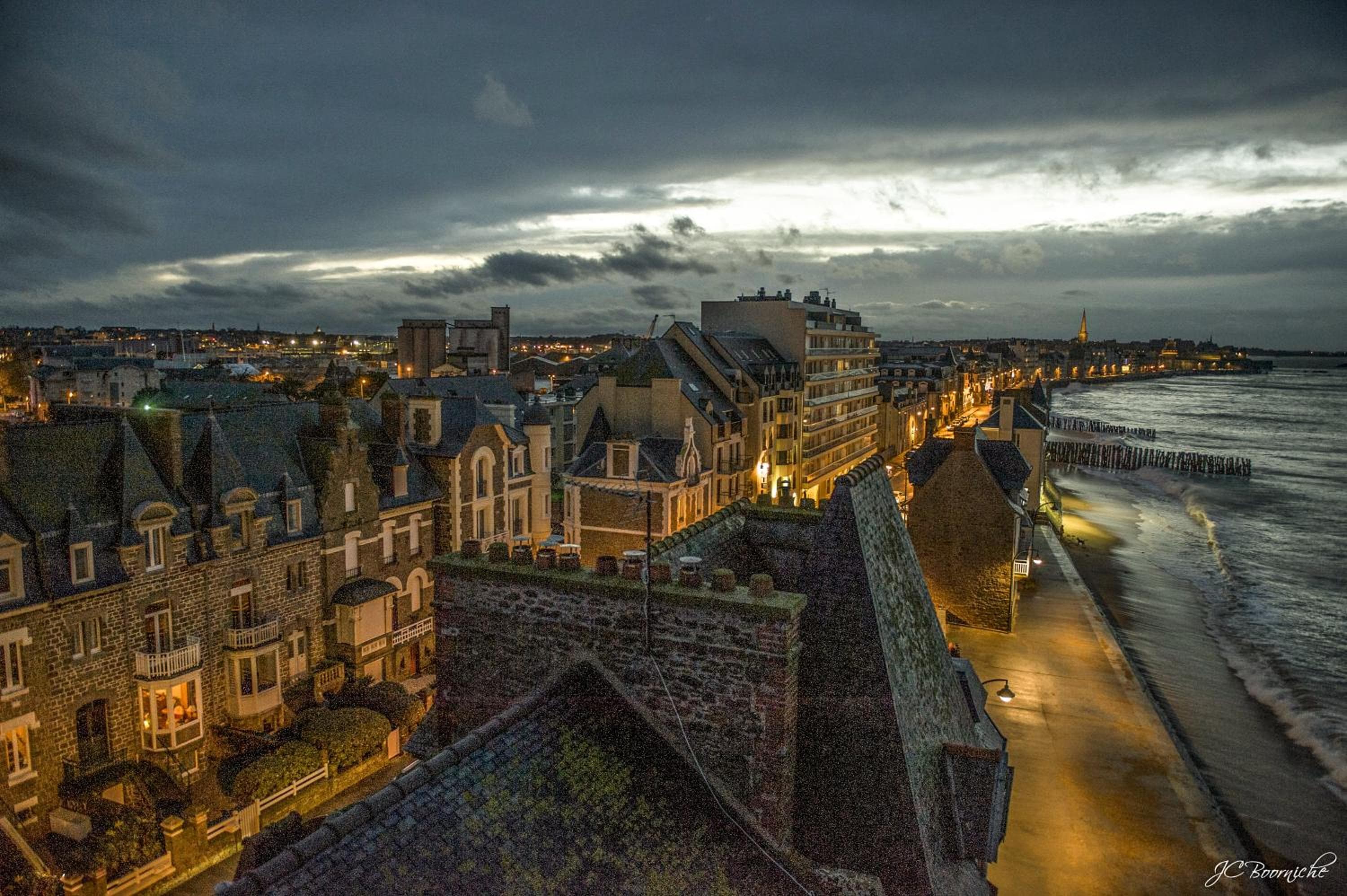 Les Ambassadeurs, Logis Hotel, sa crêperie et son rooftop - Saint Malo Plage