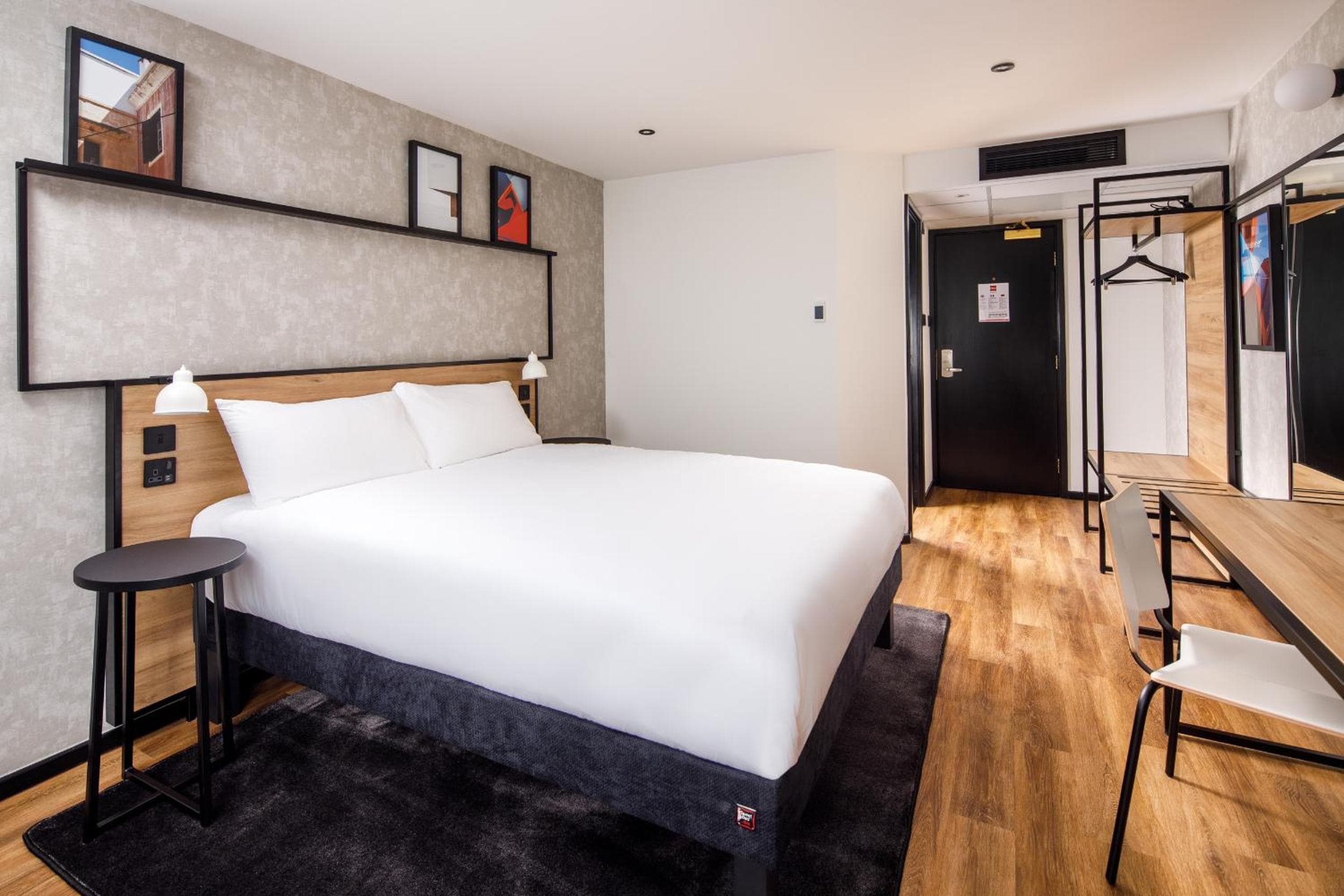 IBIS Wakefield East-Castleford, M62 J31