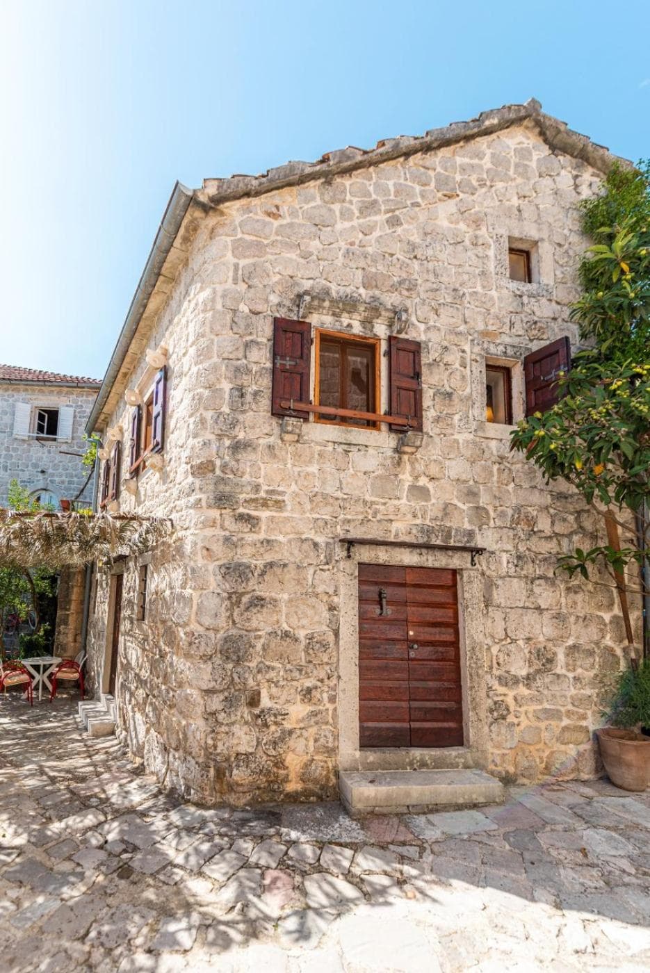 Charming Bohemian house in Perast