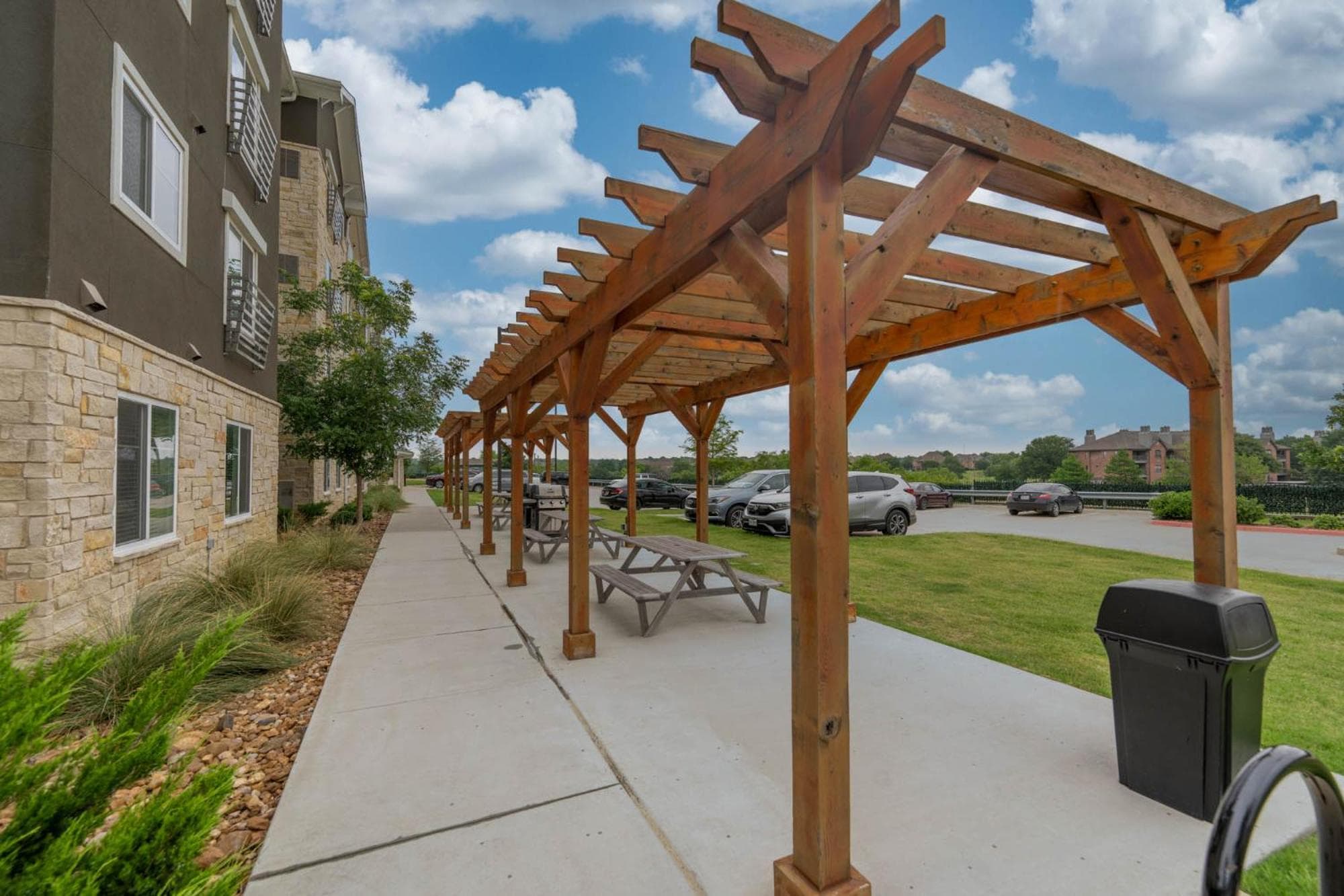 Soka Suites Dallas - Las Colinas