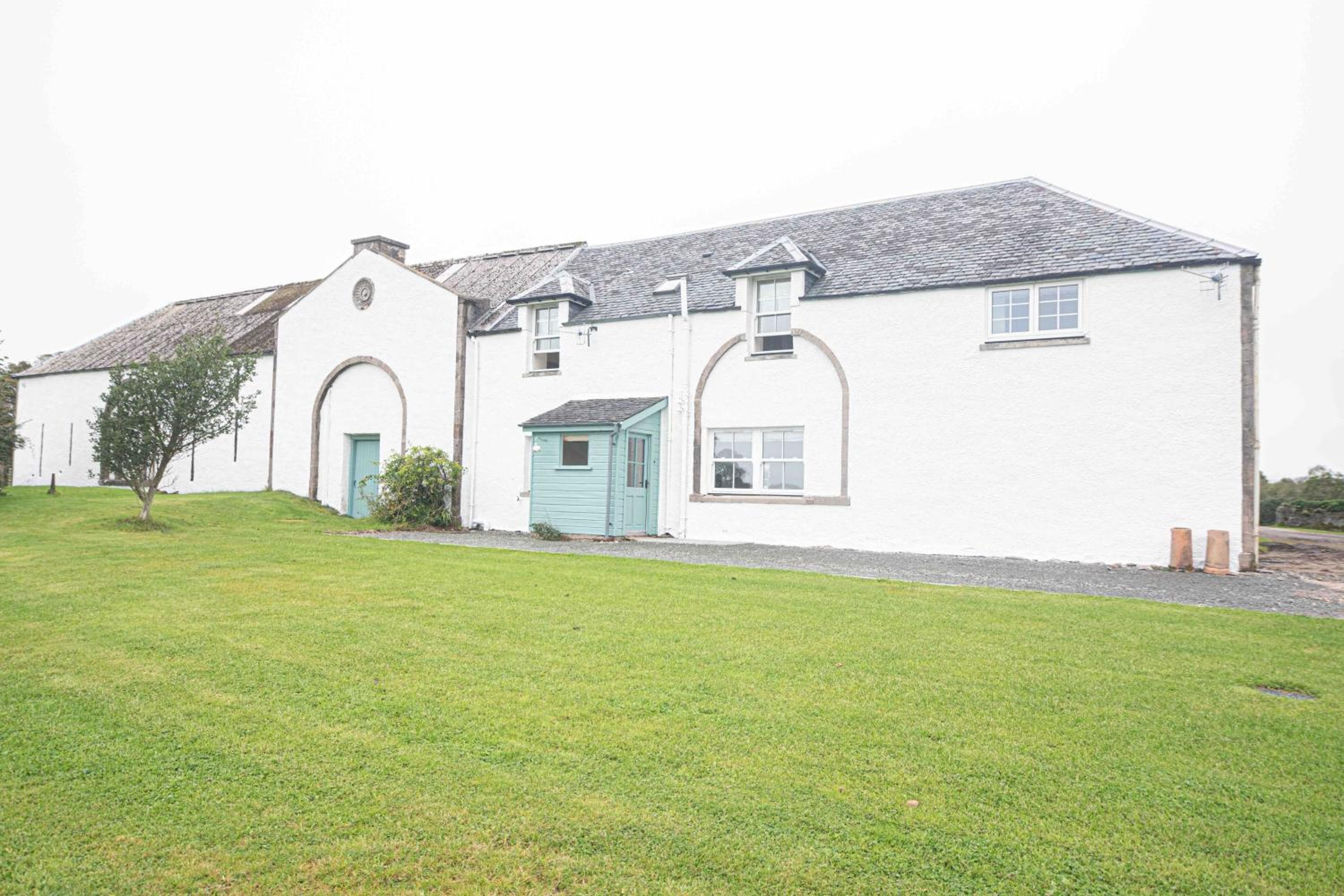 Steading Cottage - 50m from the beach