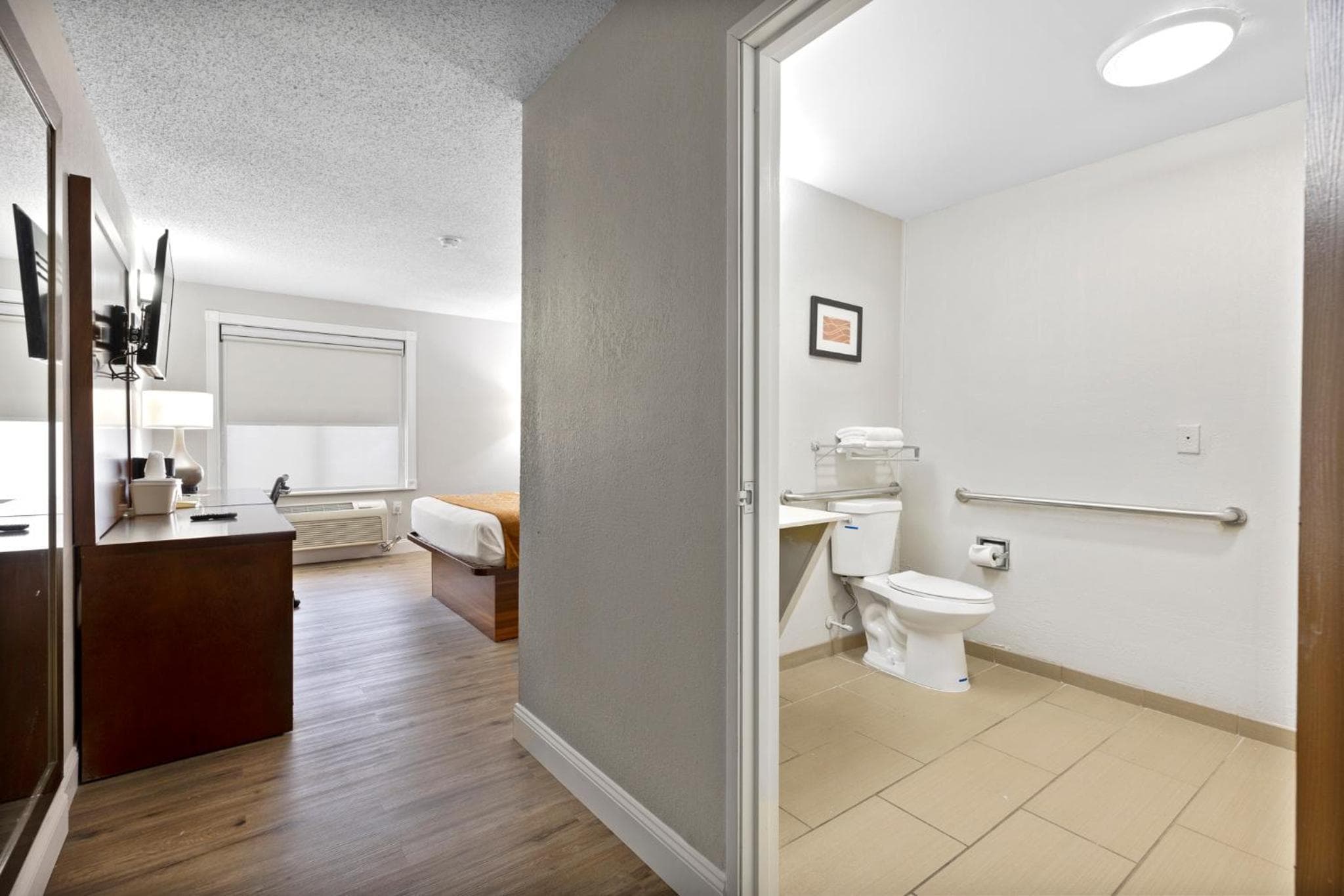 Comfort Inn & Suites Hazelwood - St Louis