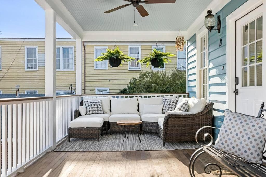 Penthouse with Courtyard - 1 BLOCK TO KING ST