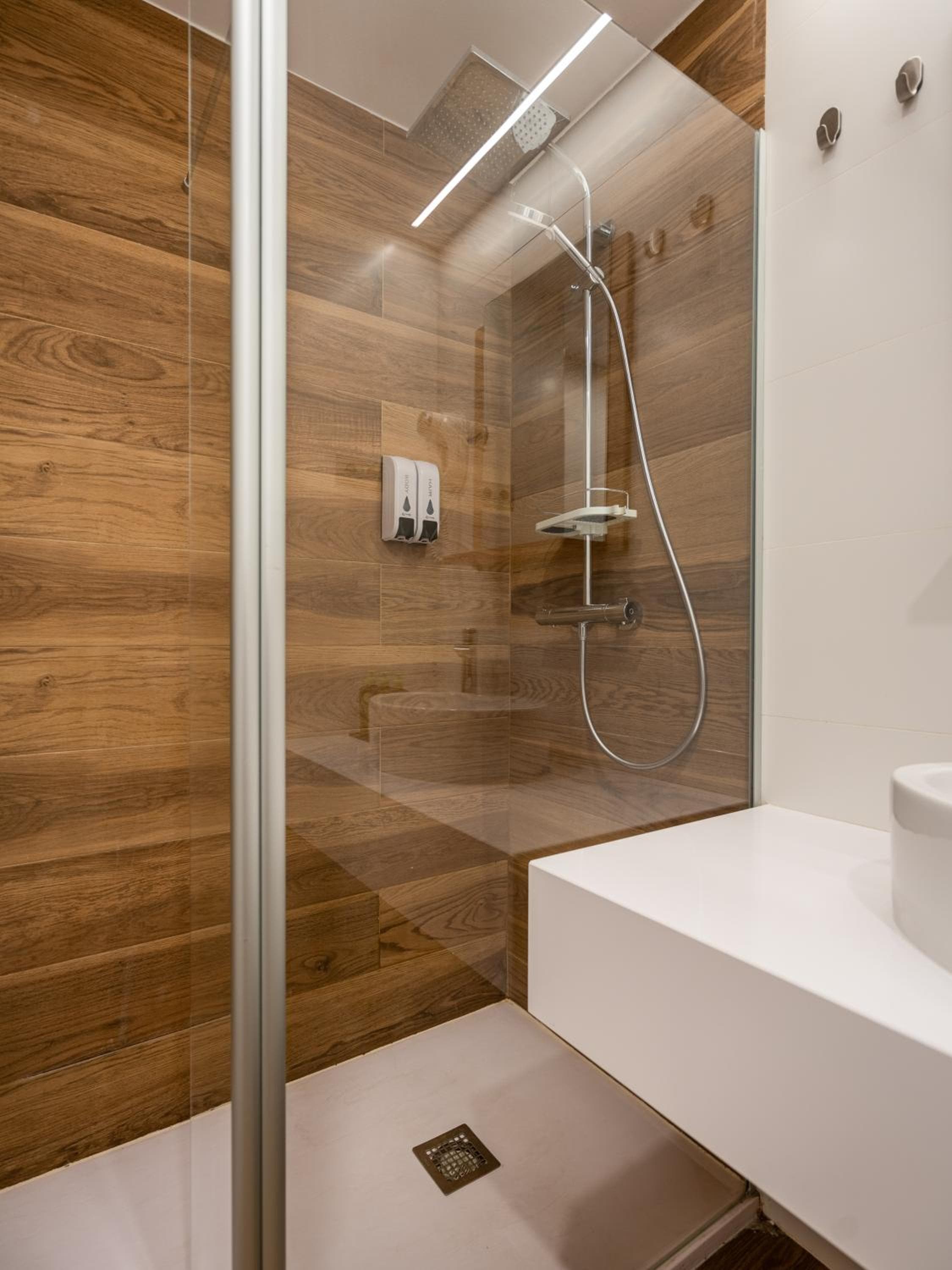 Limehome Barcelona Carrer de Fontcoberta - Digital Access