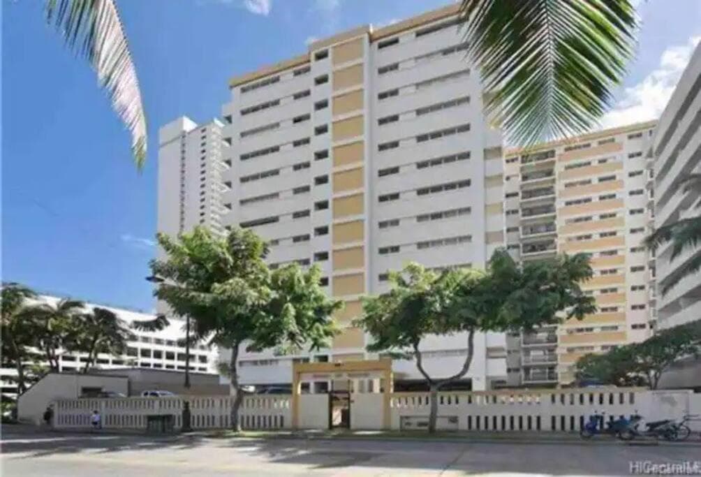 Cozy 2beds,2baths, free parking at Waikiki Beach