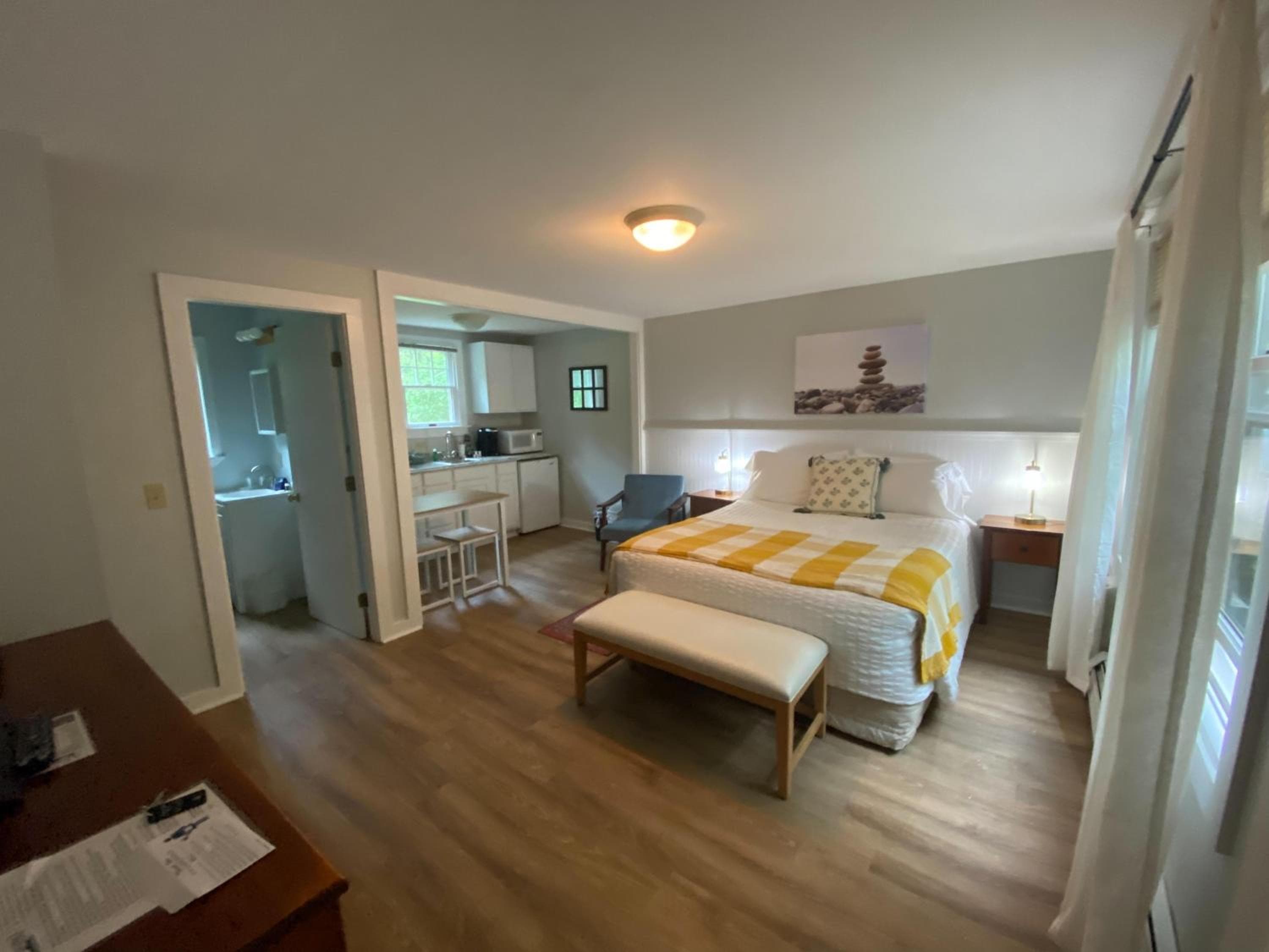 Hanscom's Motel & Cottages