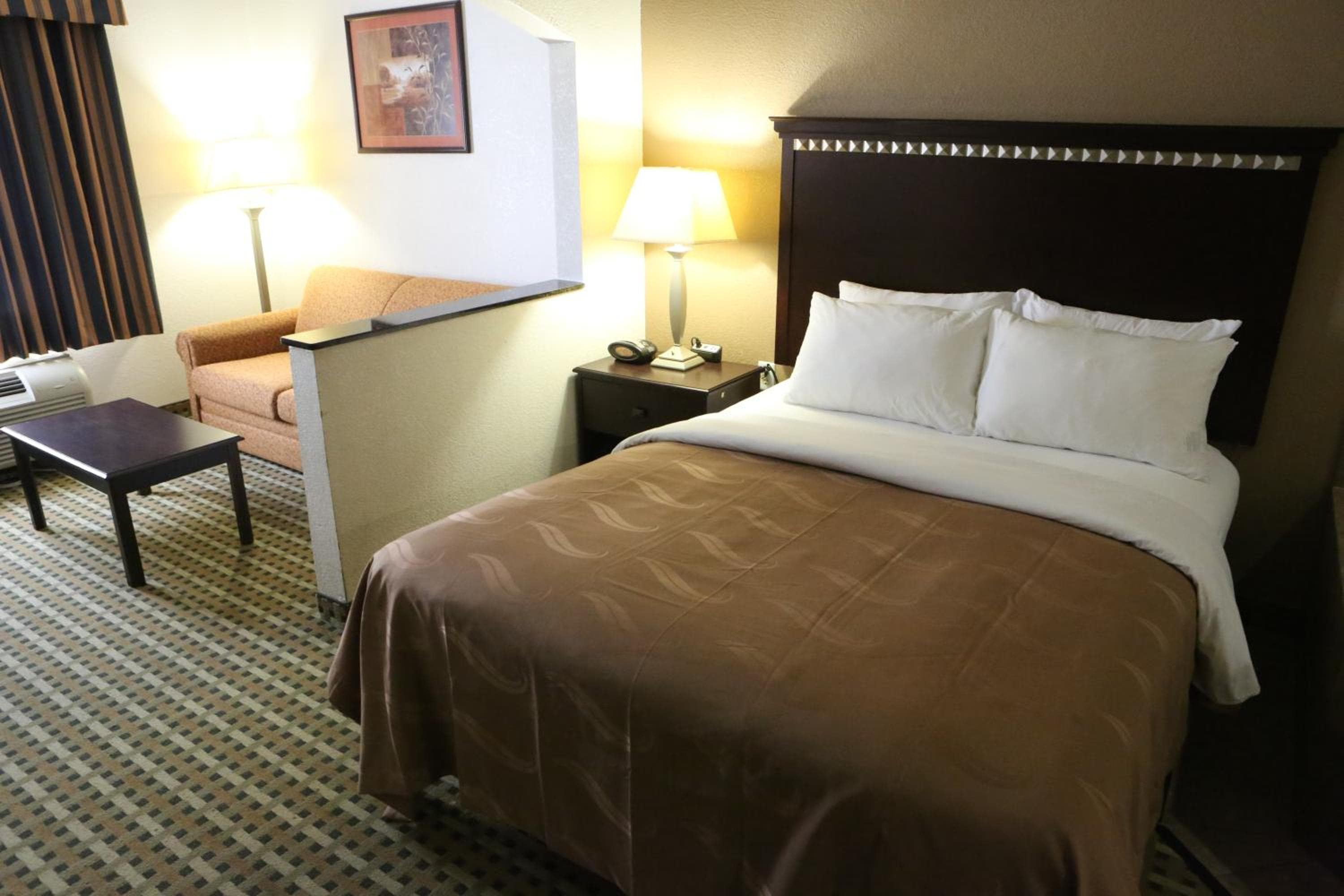 Quality Suites Burleson - Ft Worth