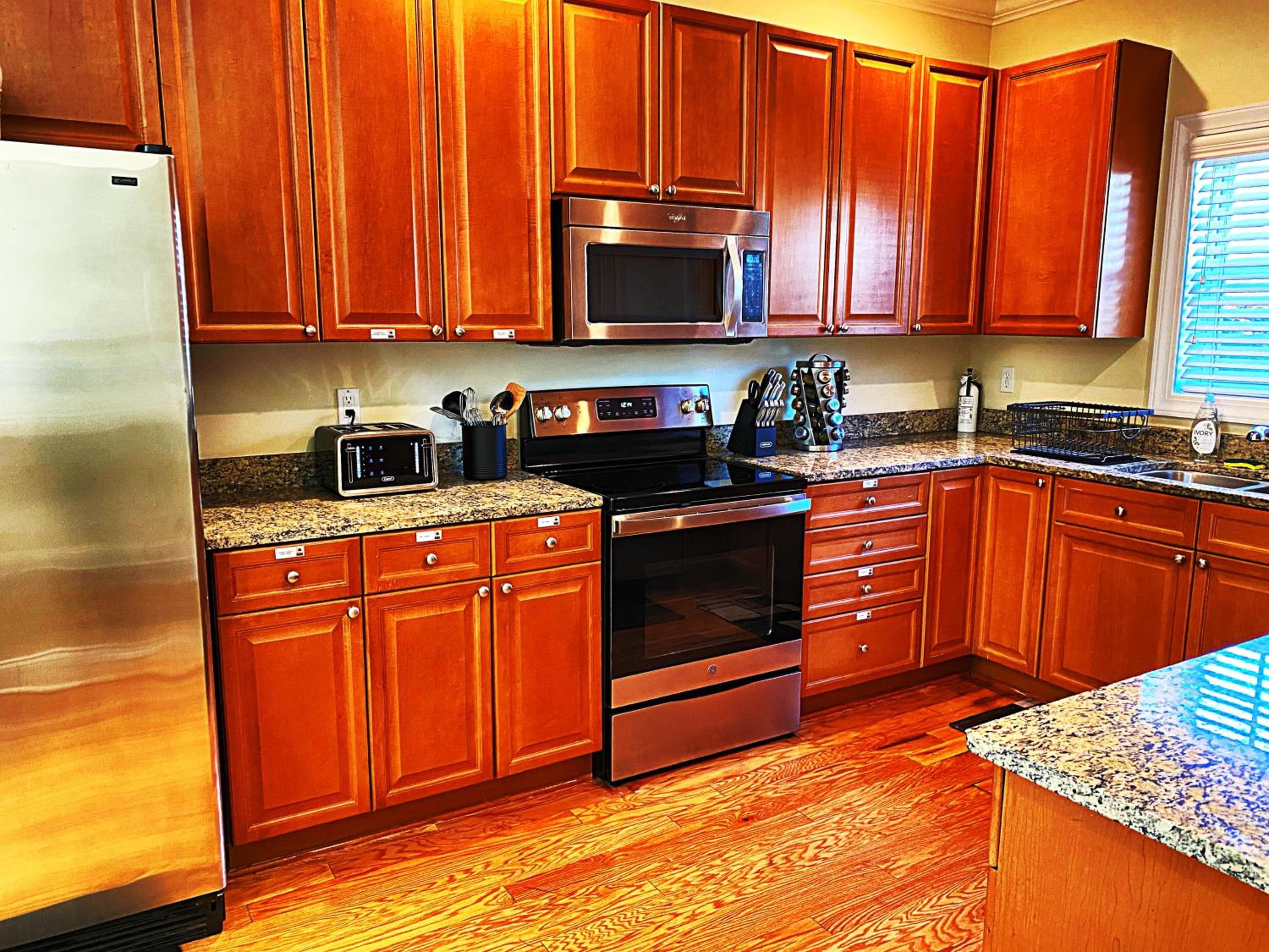 *Stylish* Luxury Suite Near Historic Downtown