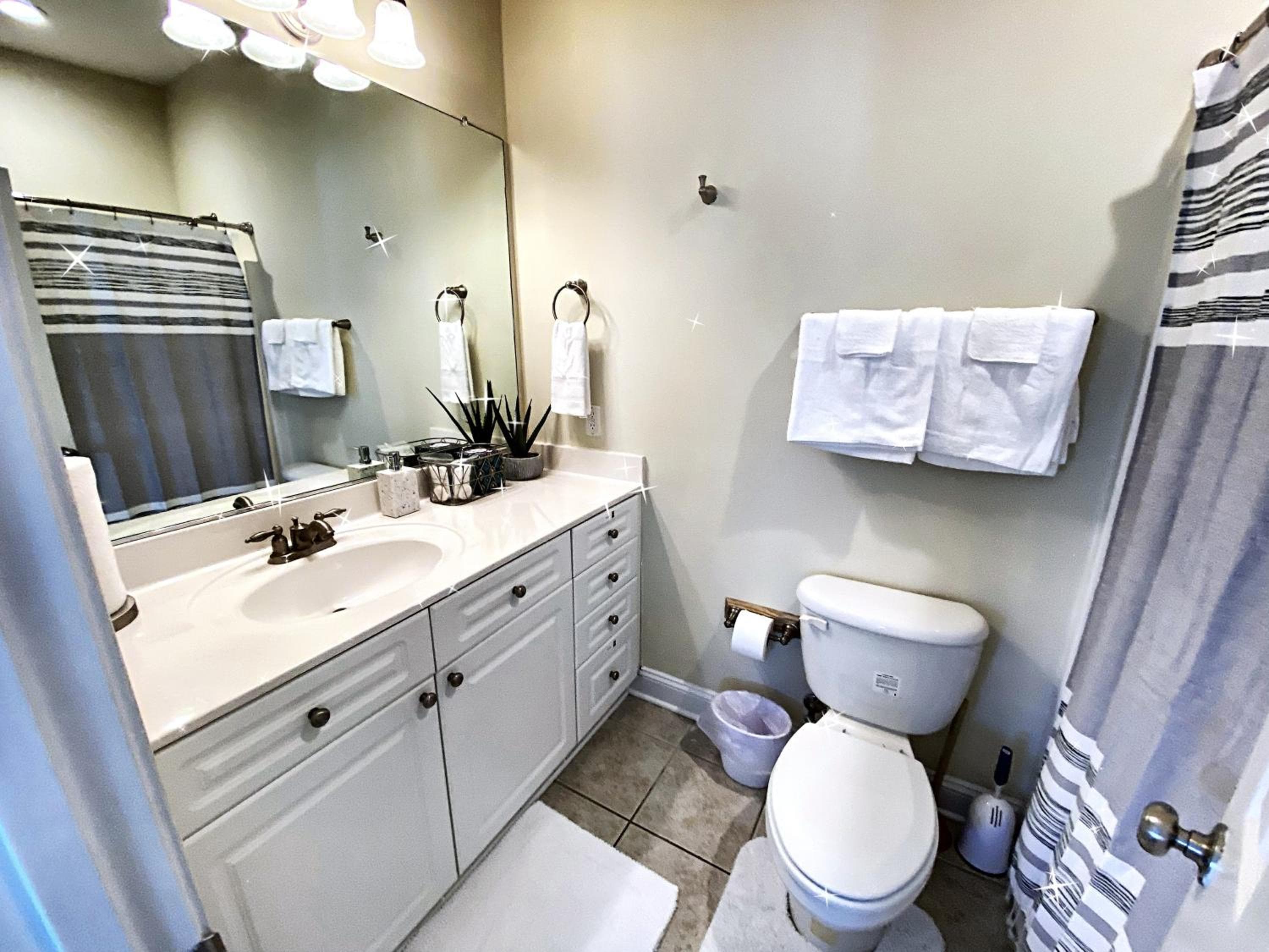 *Stylish* Luxury Suite Near Historic Downtown