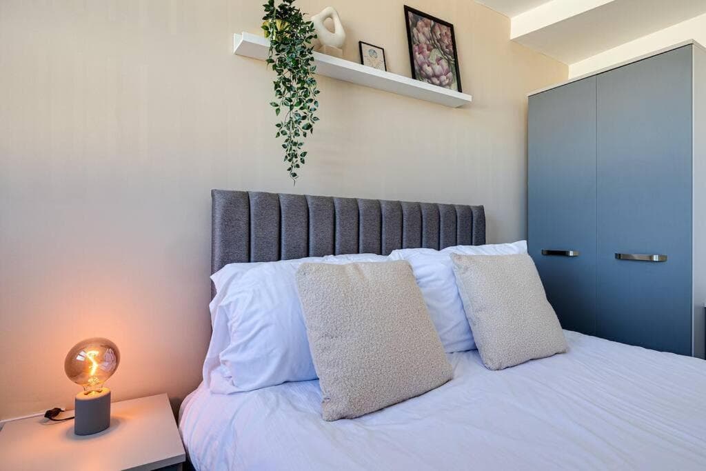 Entire 1 bed apt in the centre of Stockport