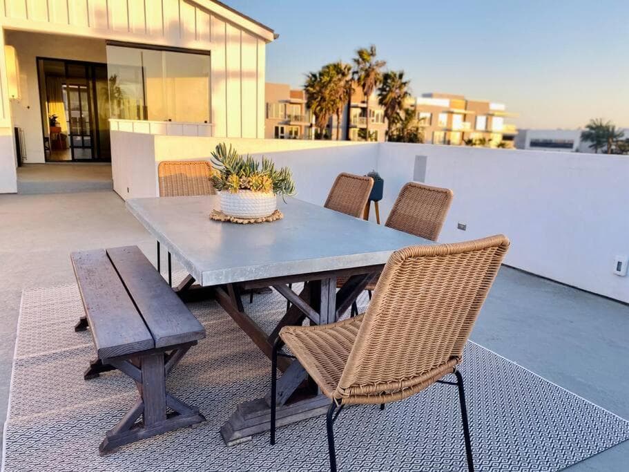 Coastal Paradise . Steps to the beach . Pool . Hot Tub