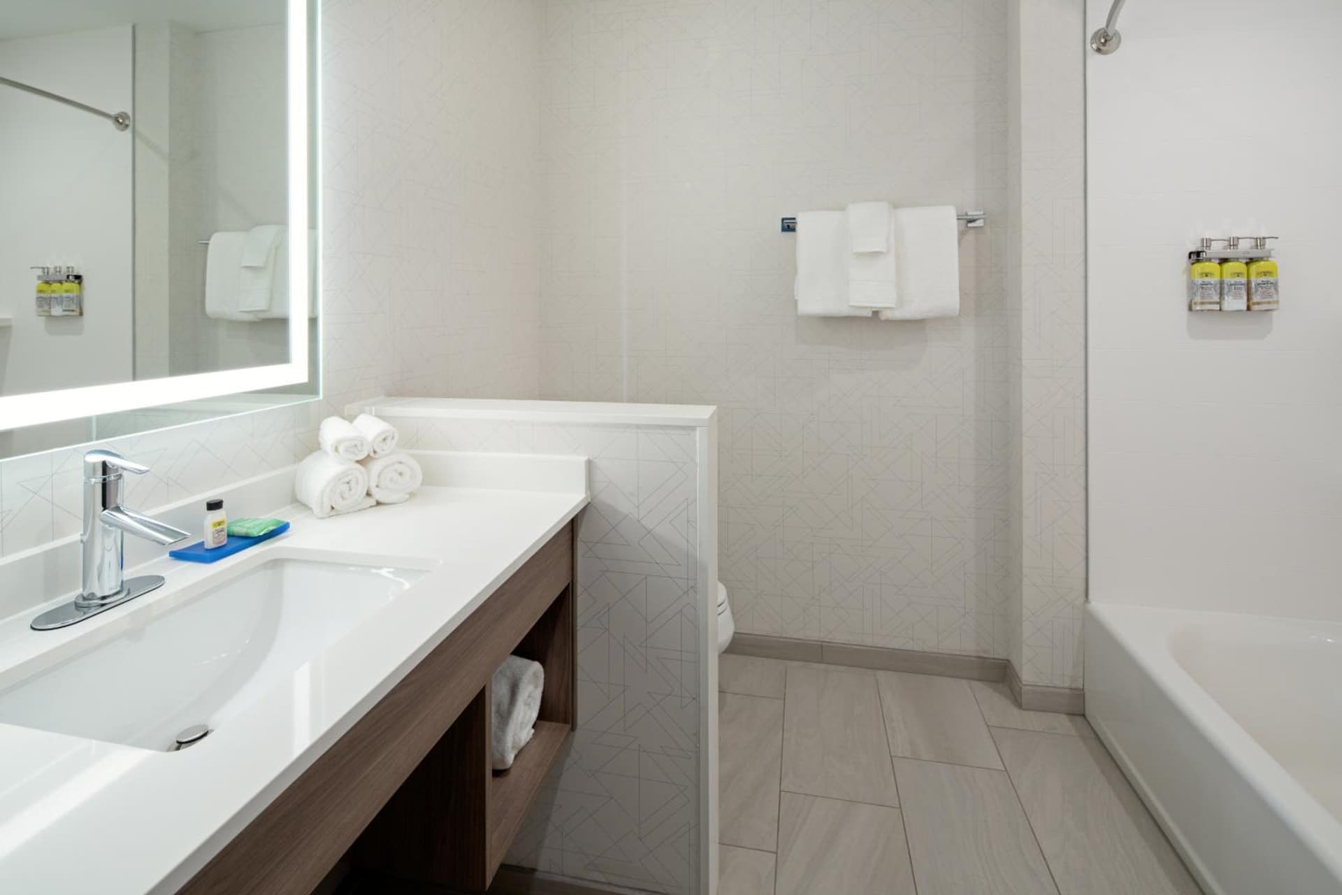 Holiday Inn Express & Suites Palm Desert - Millennium by IHG