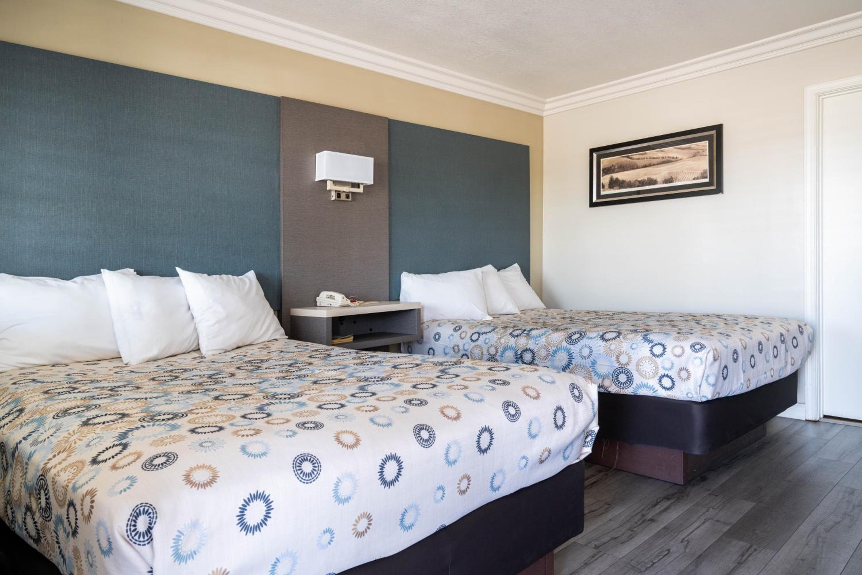 Solaire Inn & Suites