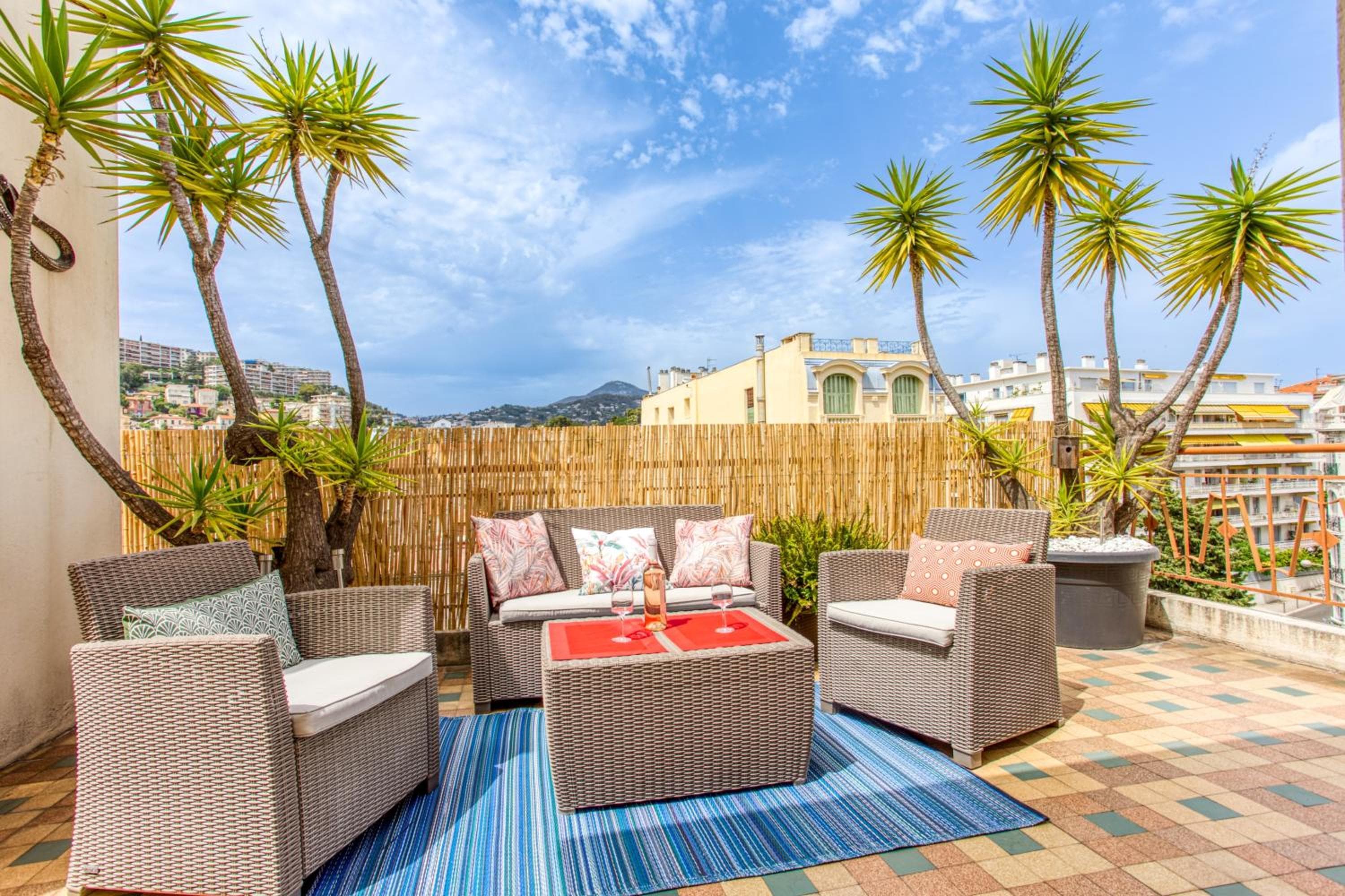 LE MANTEGA - F2 MODERNE,CENTRE VILLE, 2 GRANDES TERRASSES,CLIMATISATION, ASCENSEUR