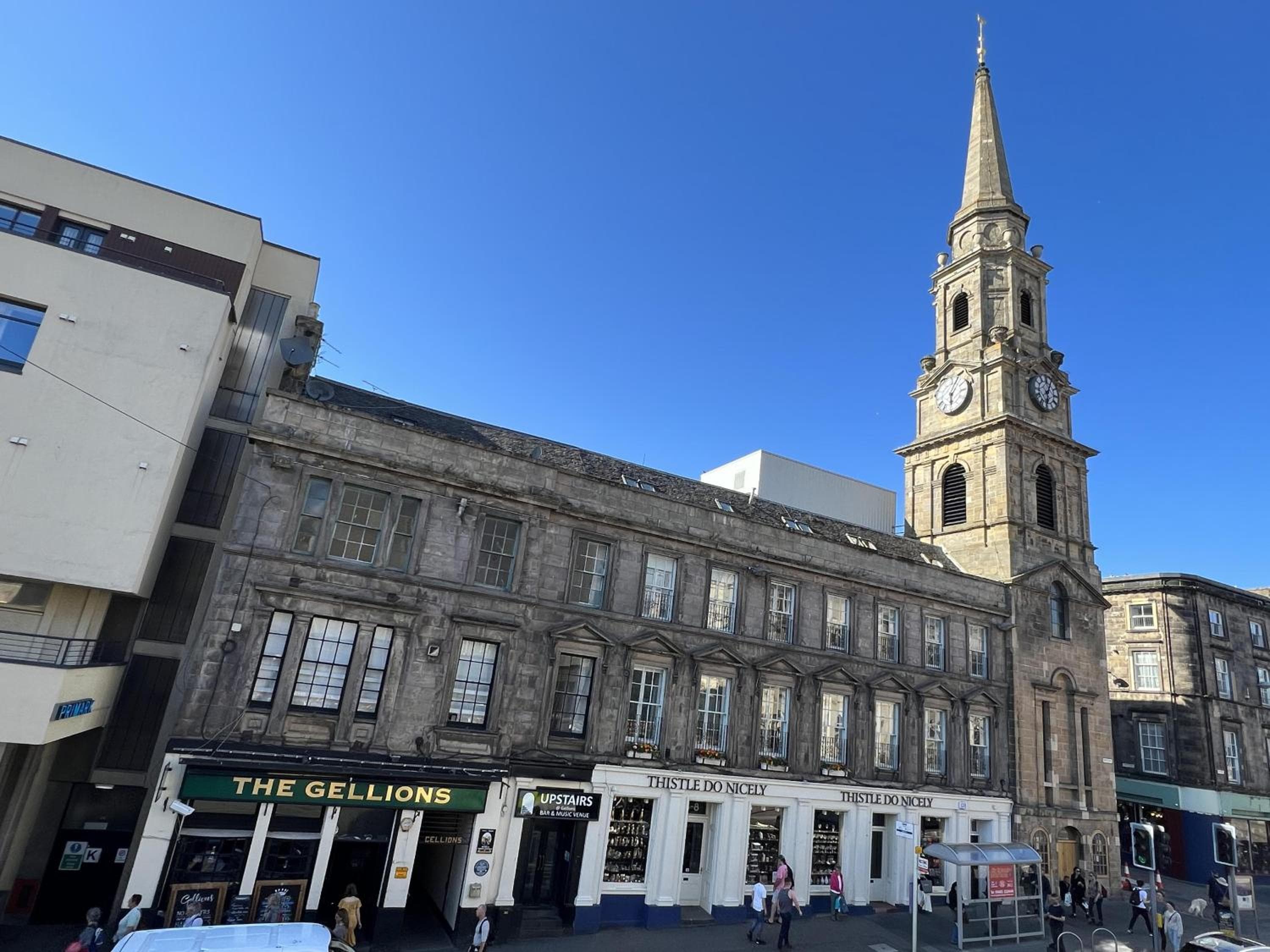 Central 1-Bed Apartment in Inverness Sleeps 4