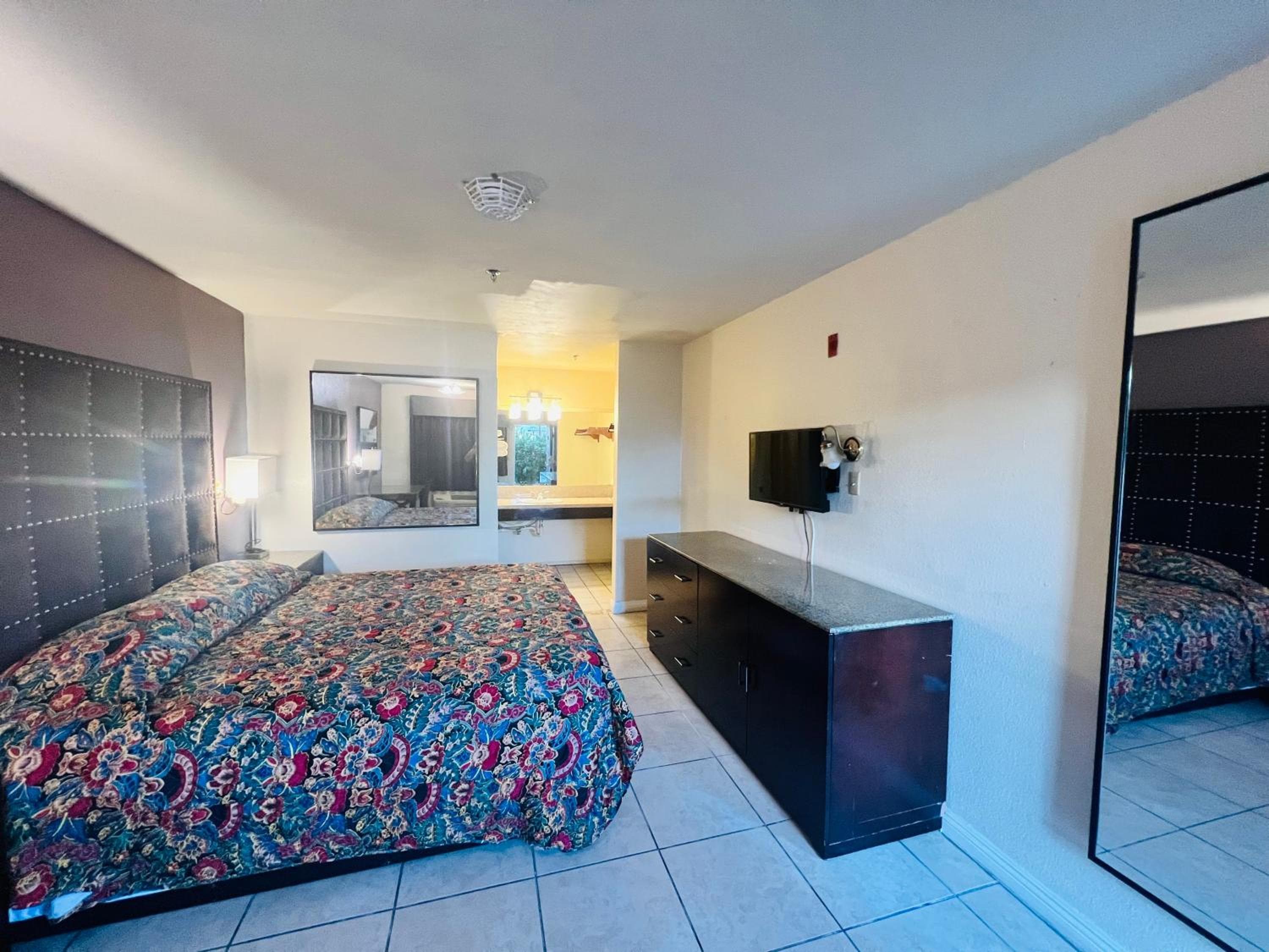 Casa Blanca Hotel - Cypress, Buena Park
