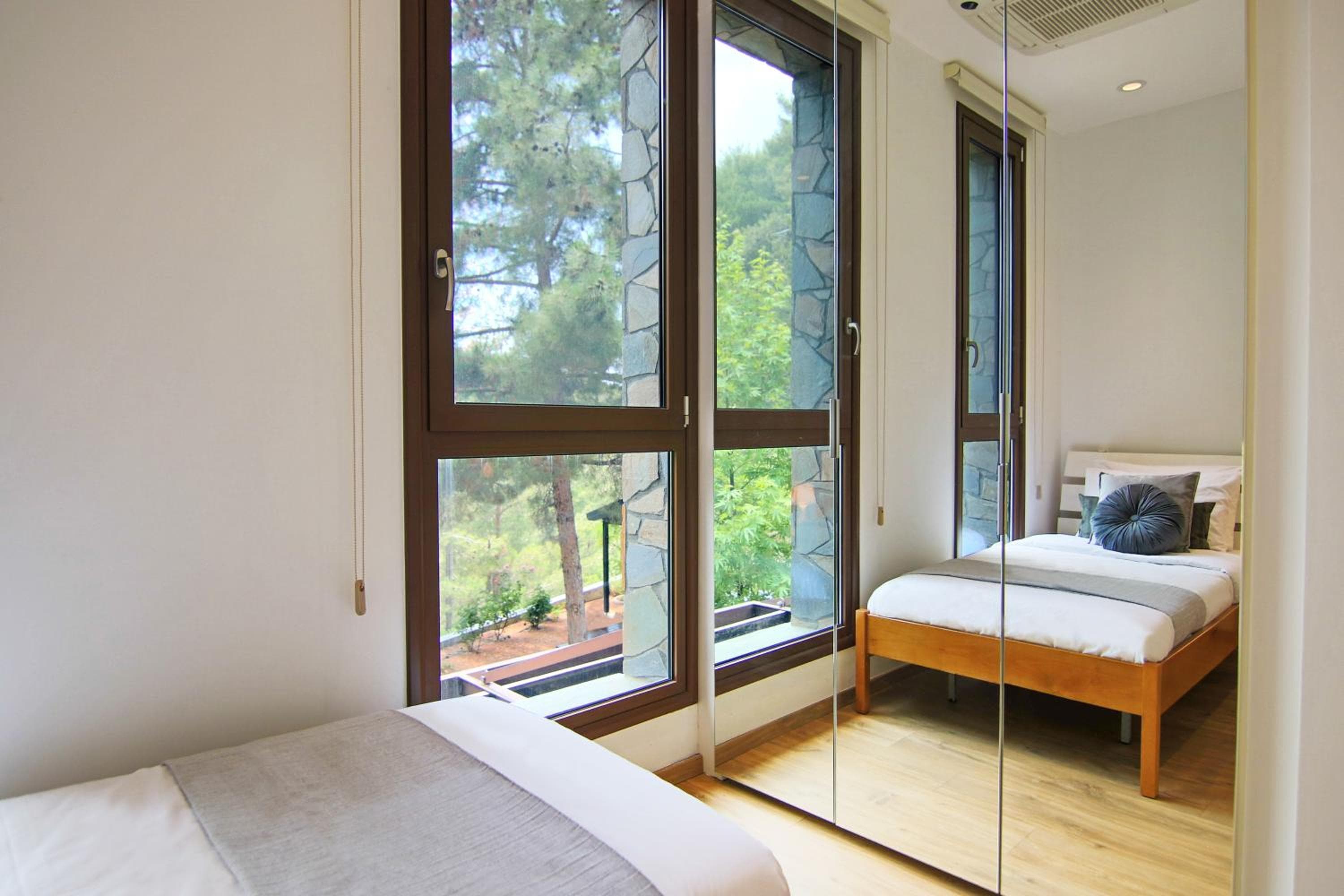 Phaedrus Living: Forest View Luxury Villa Chantara