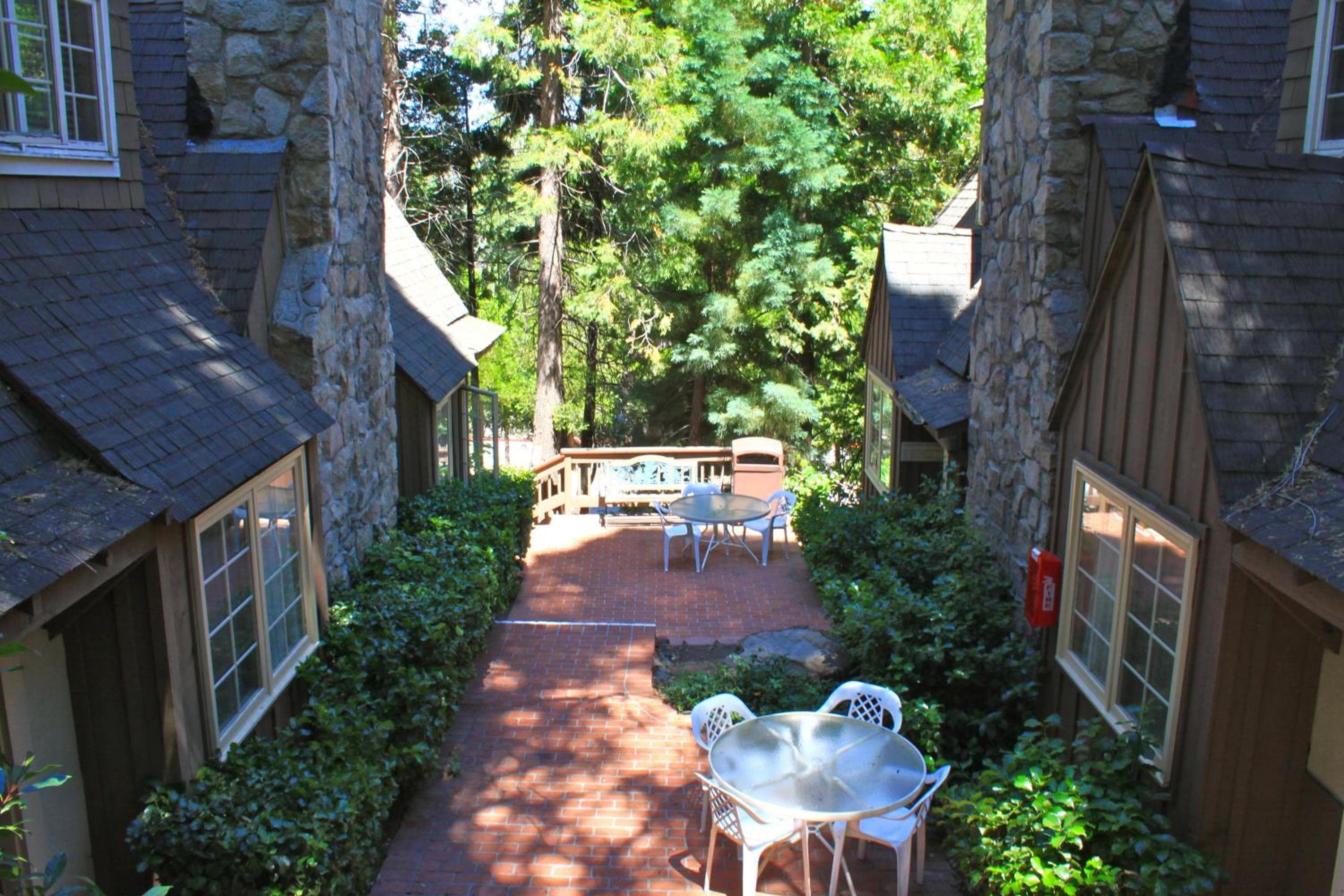 Saddleback Inn at Lake Arrowhead