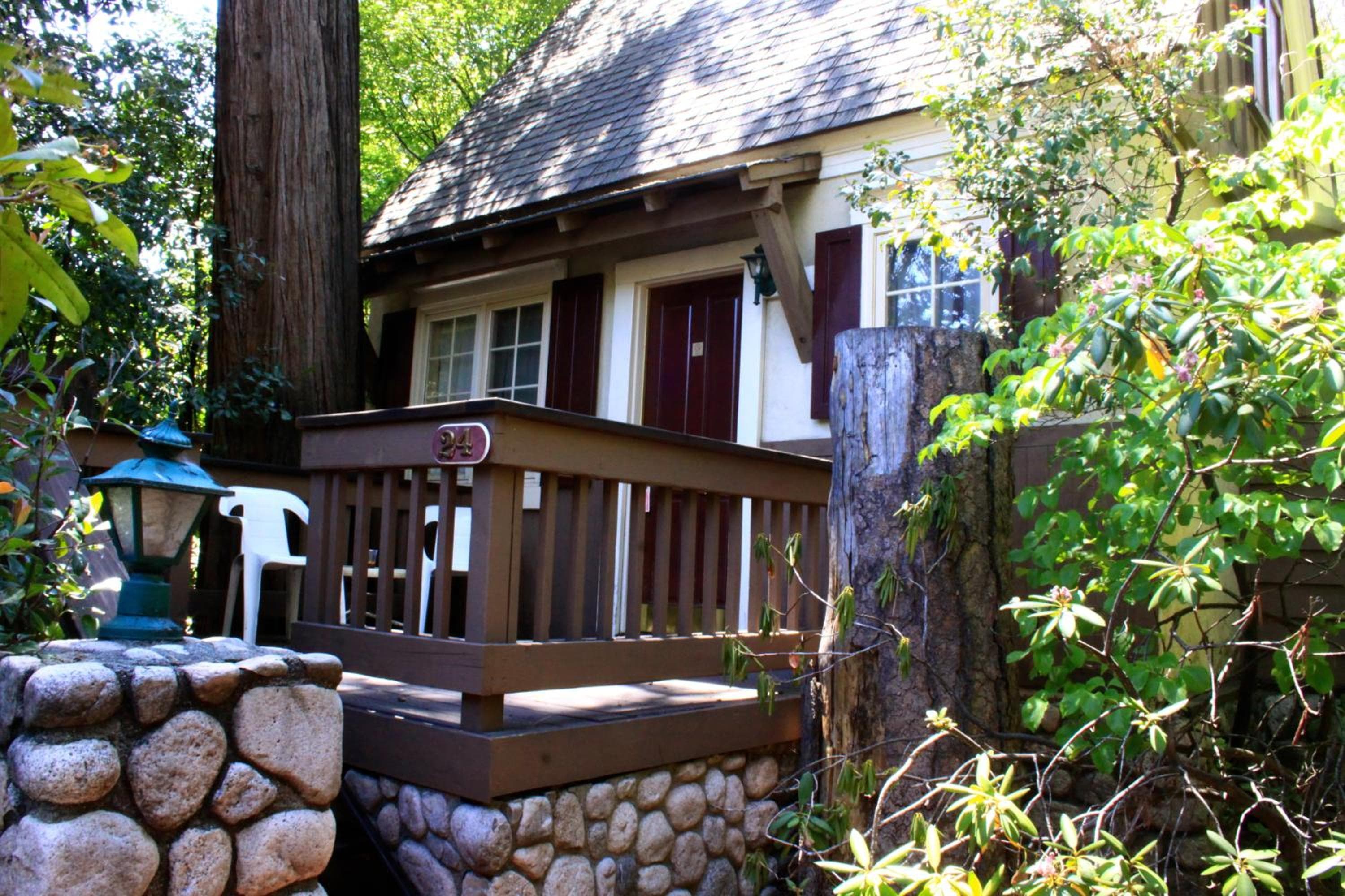 Saddleback Inn at Lake Arrowhead