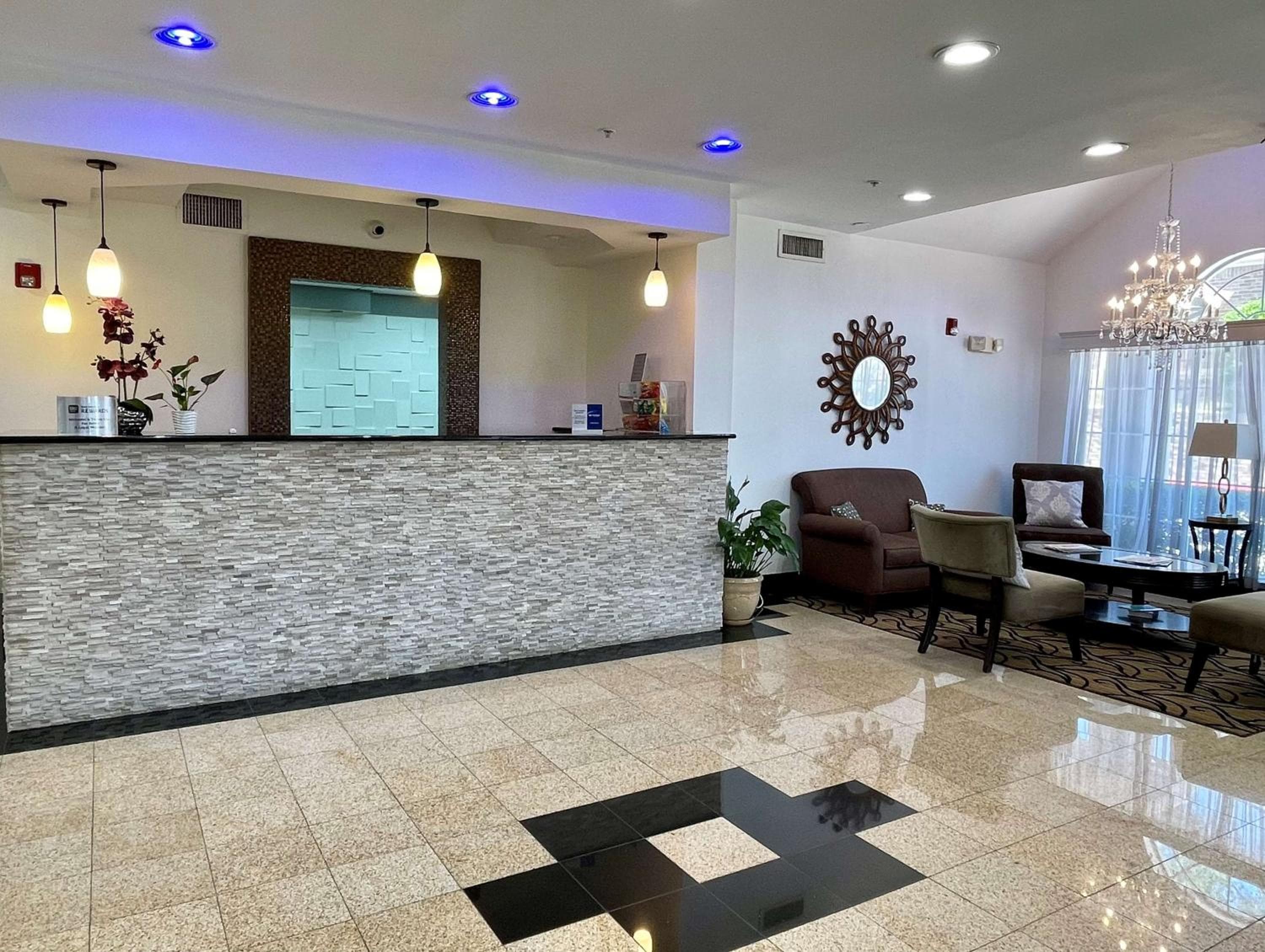 Best Western Roanoke Inn & Suites