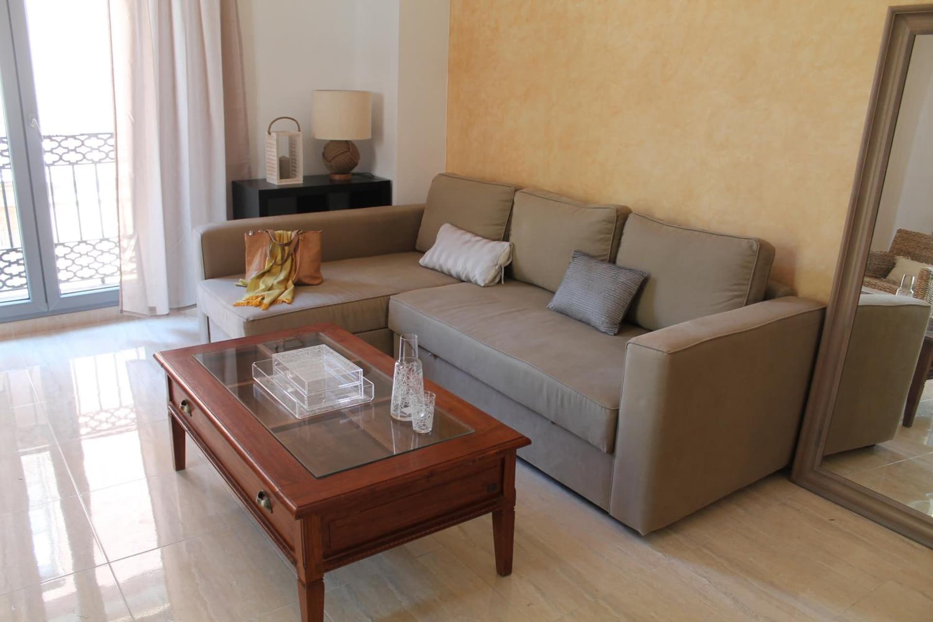 Life Apartments Alameda Colón