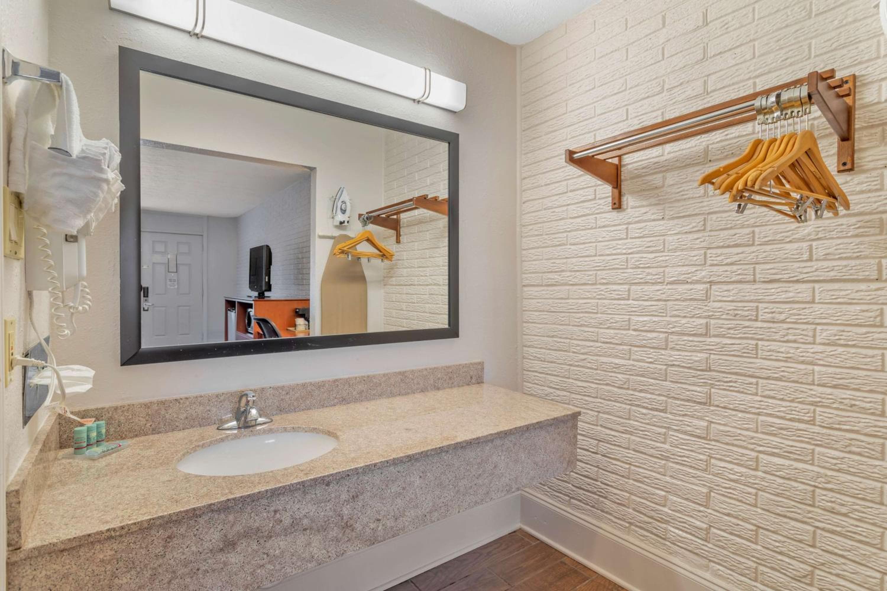 Best Western Hendersonville Inn