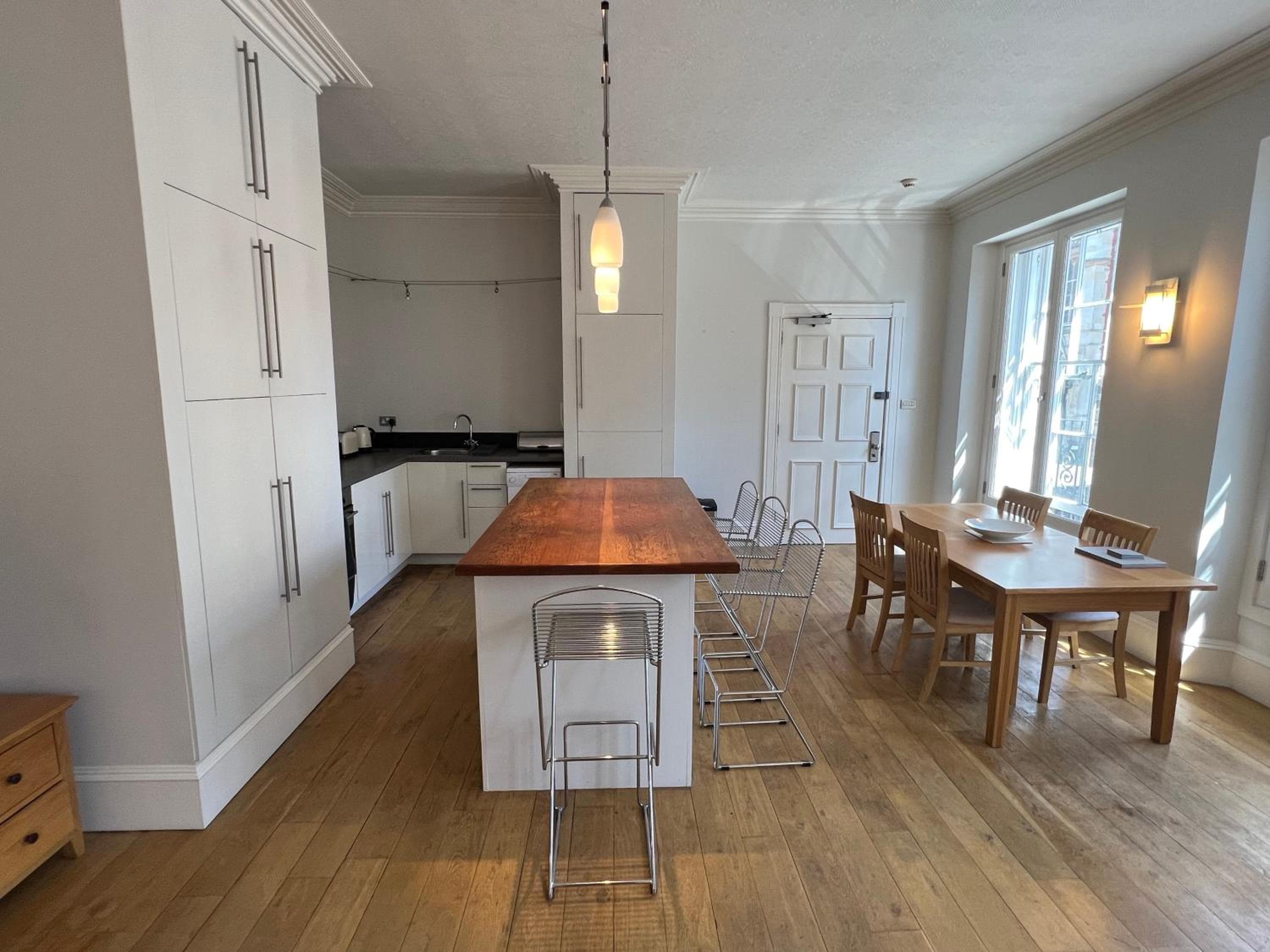 Central 1-Bed Apartment in Inverness Sleeps 4