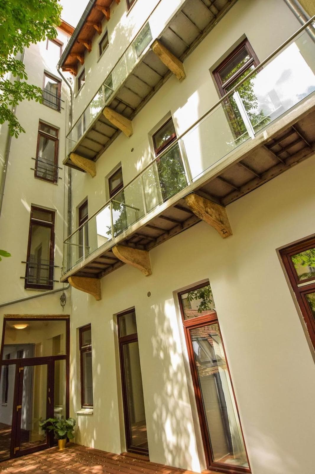 Váralja Home