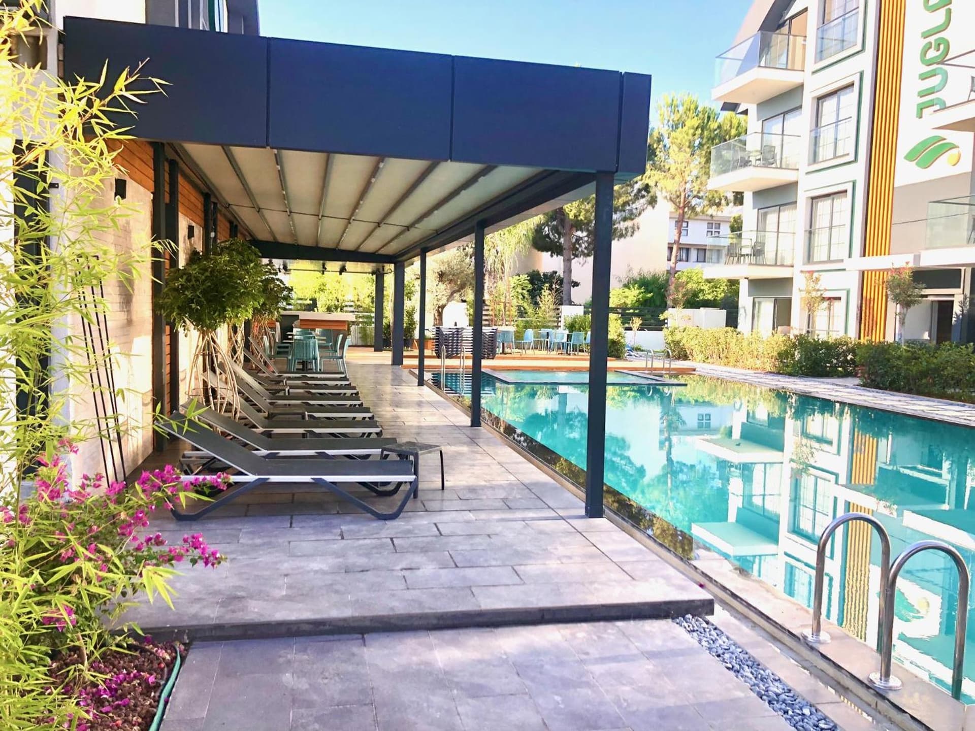 Juglans Suites
