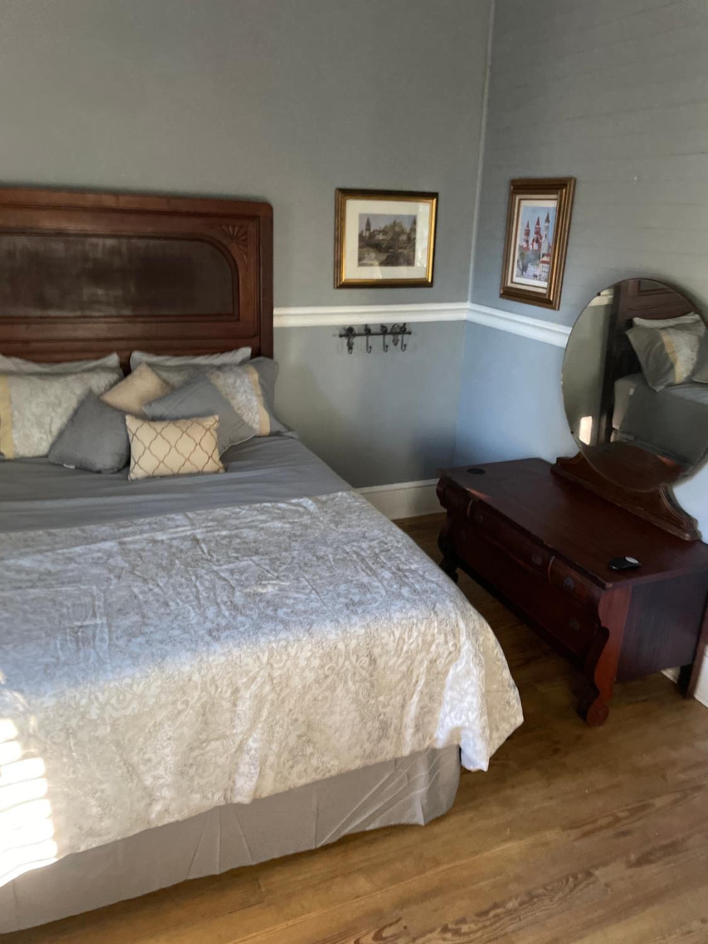 150 year old Restored Lincolnville cottage