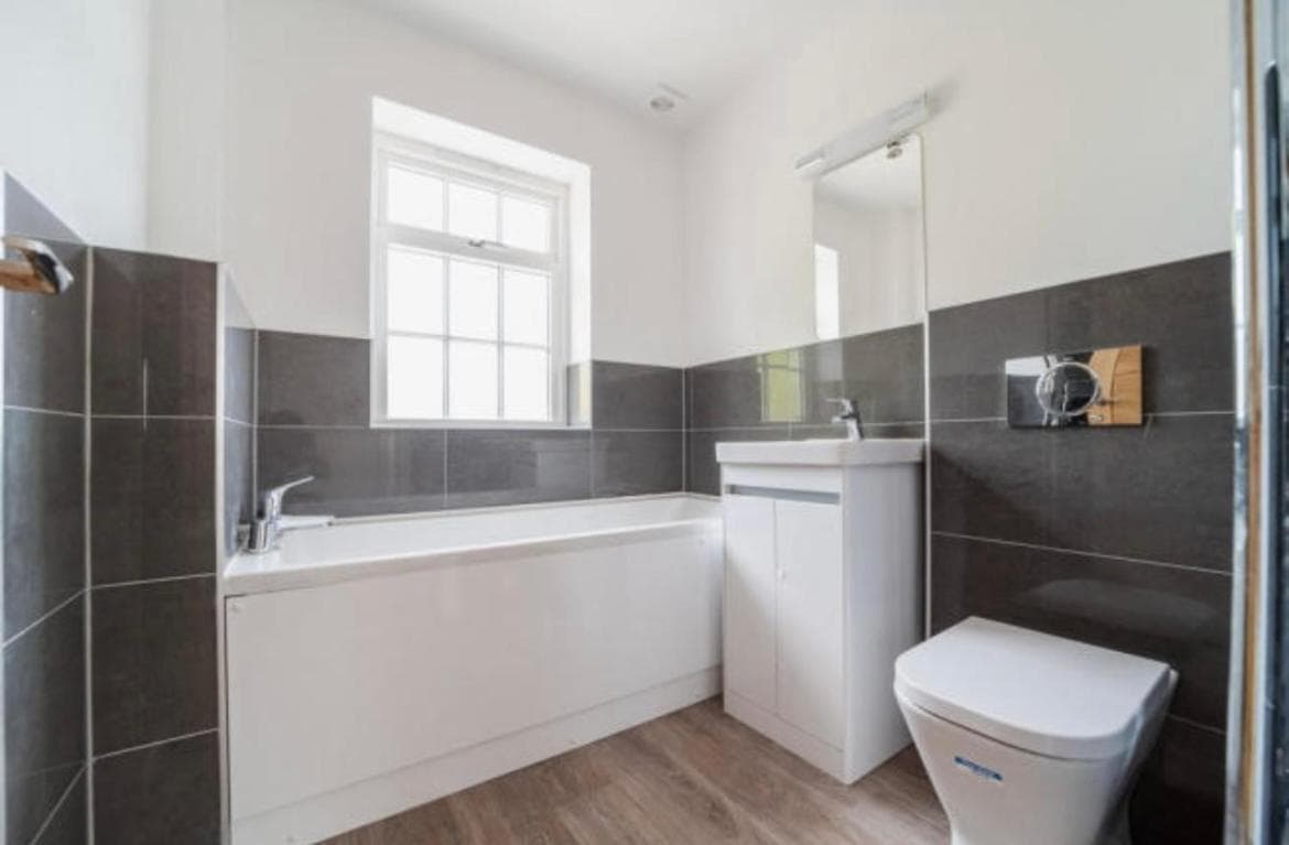 Stunning New Townhouse in the Heart of Warwick