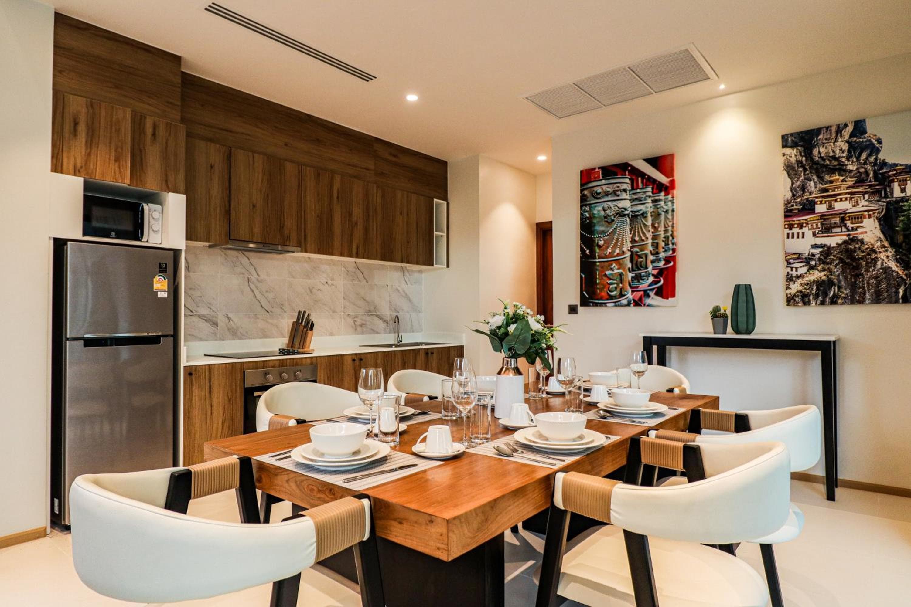 Shambhala grand villa by Cozy Lake