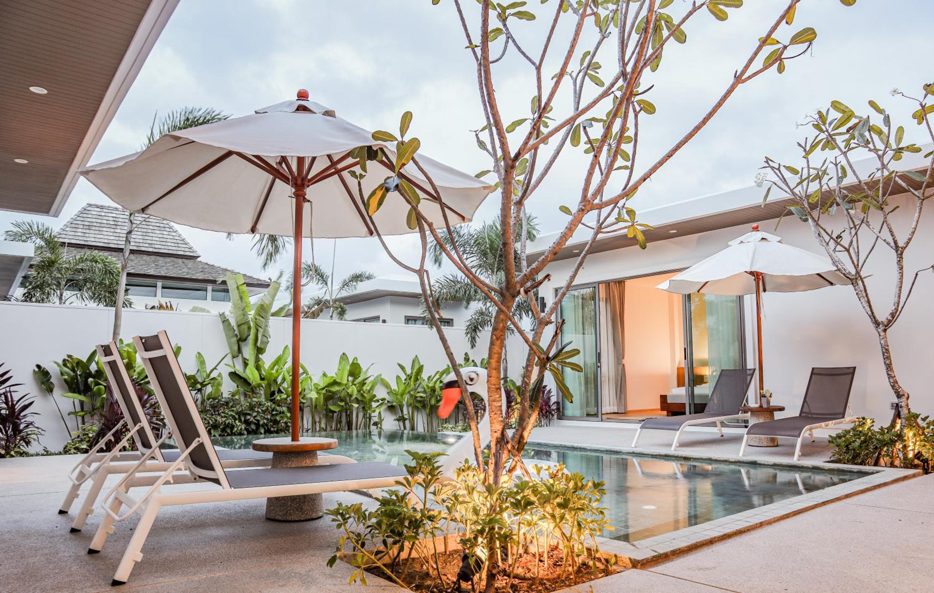 Shambhala grand villa by Cozy Lake